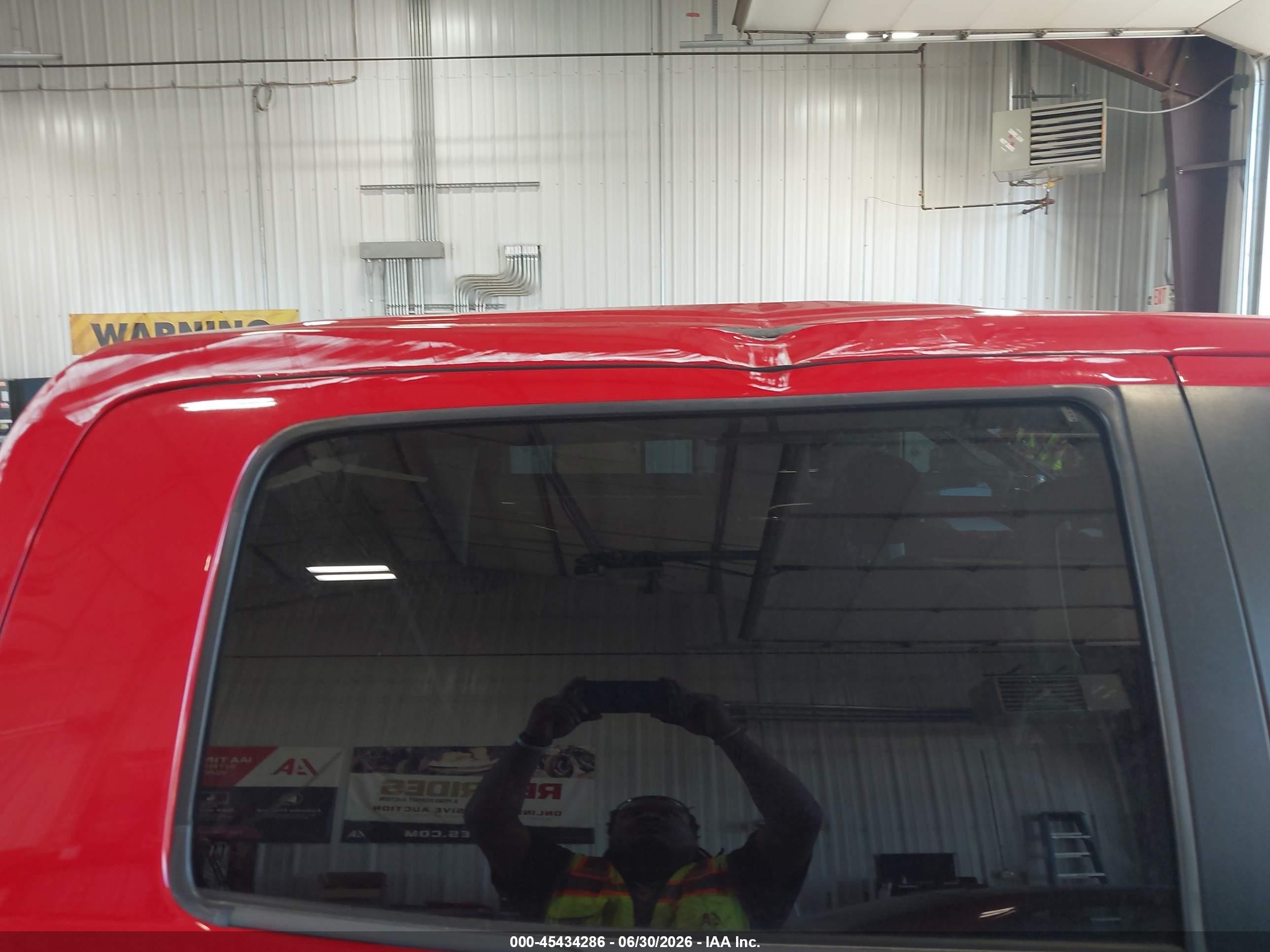 2013 Toyota Tundra Grade 5.7l V8 Red vin: 5TFDW5F18DX289851