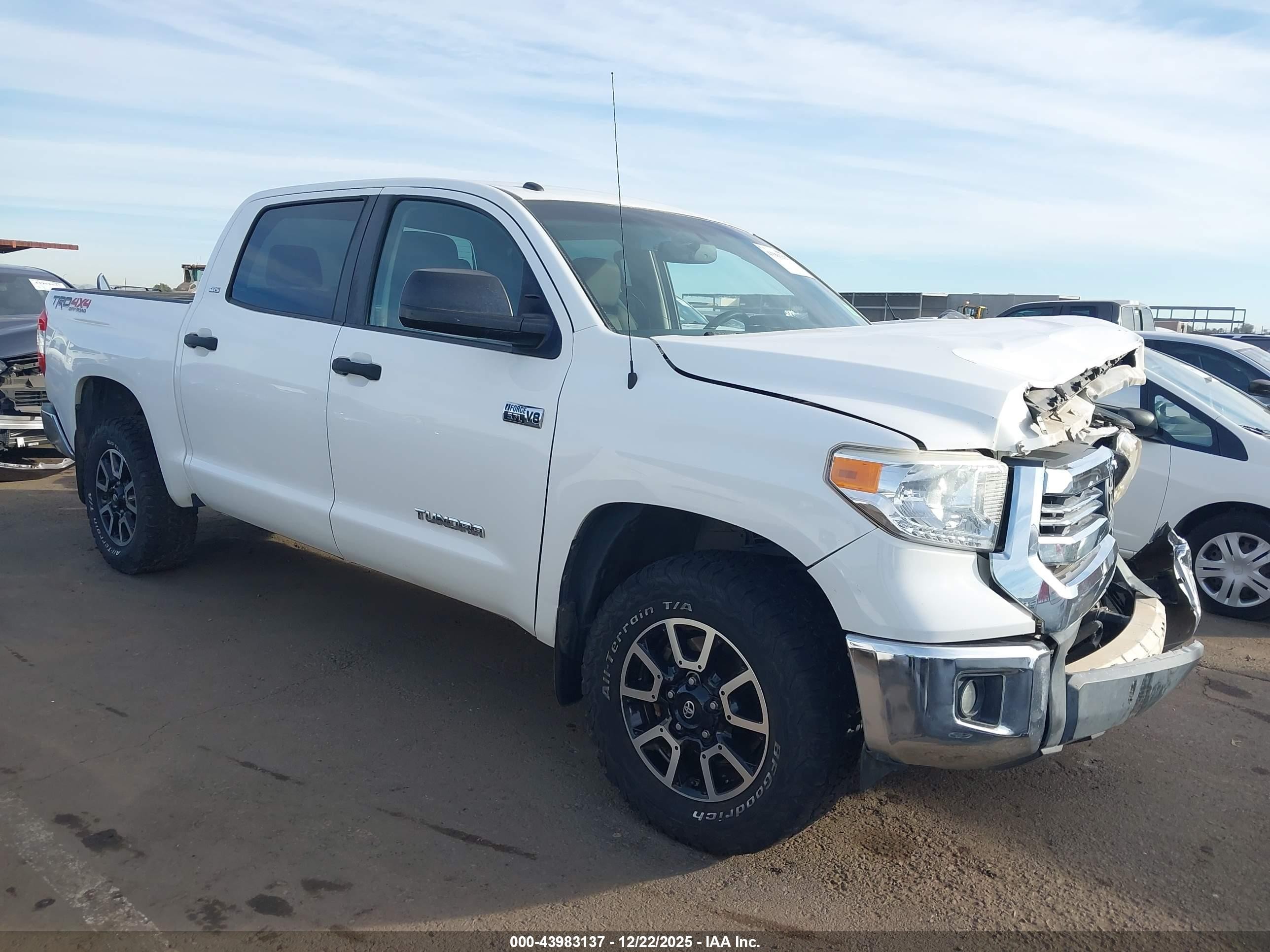2015 Toyota Tundra Sr5 5.7l V8 White vin: 5TFDW5F18FX436270