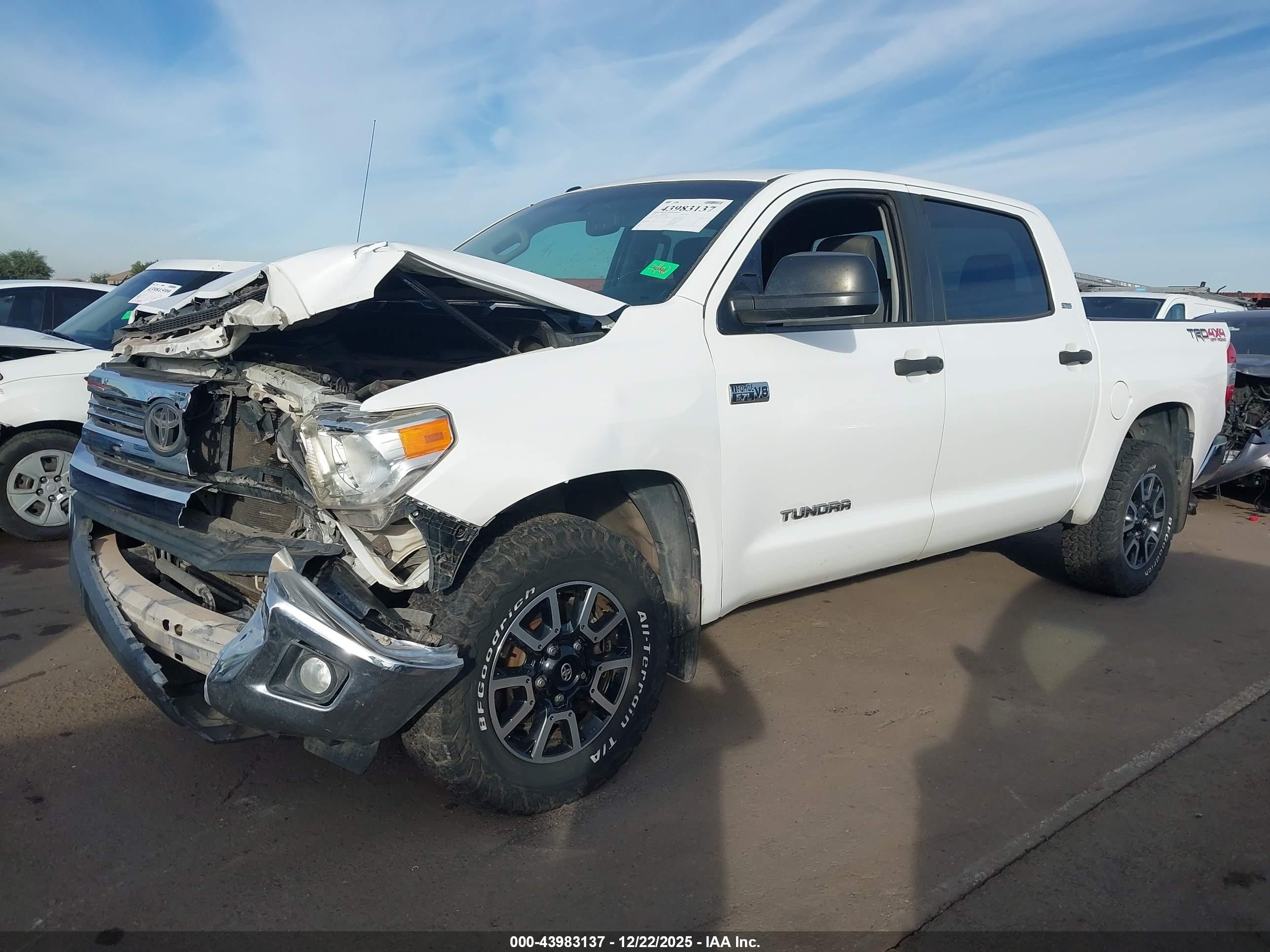2015 Toyota Tundra Sr5 5.7l V8 Белый vin: 5TFDW5F18FX436270