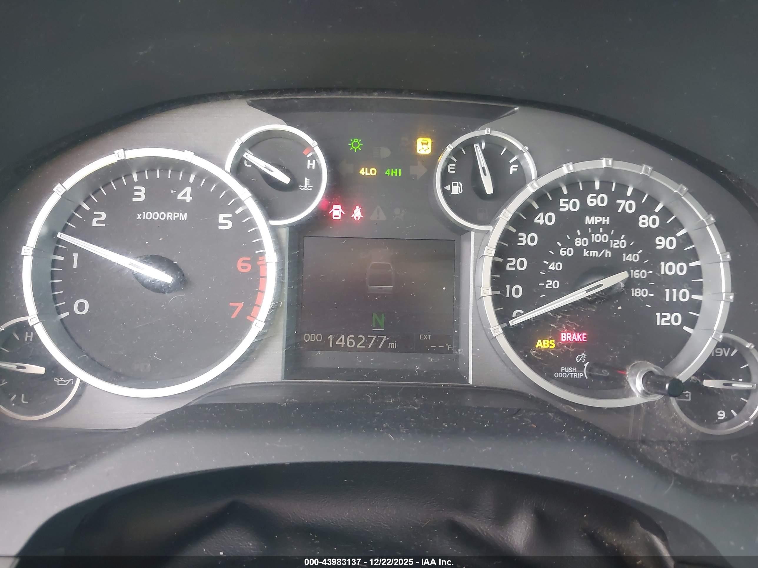 2015 Toyota Tundra Sr5 5.7l V8 Белый vin: 5TFDW5F18FX436270