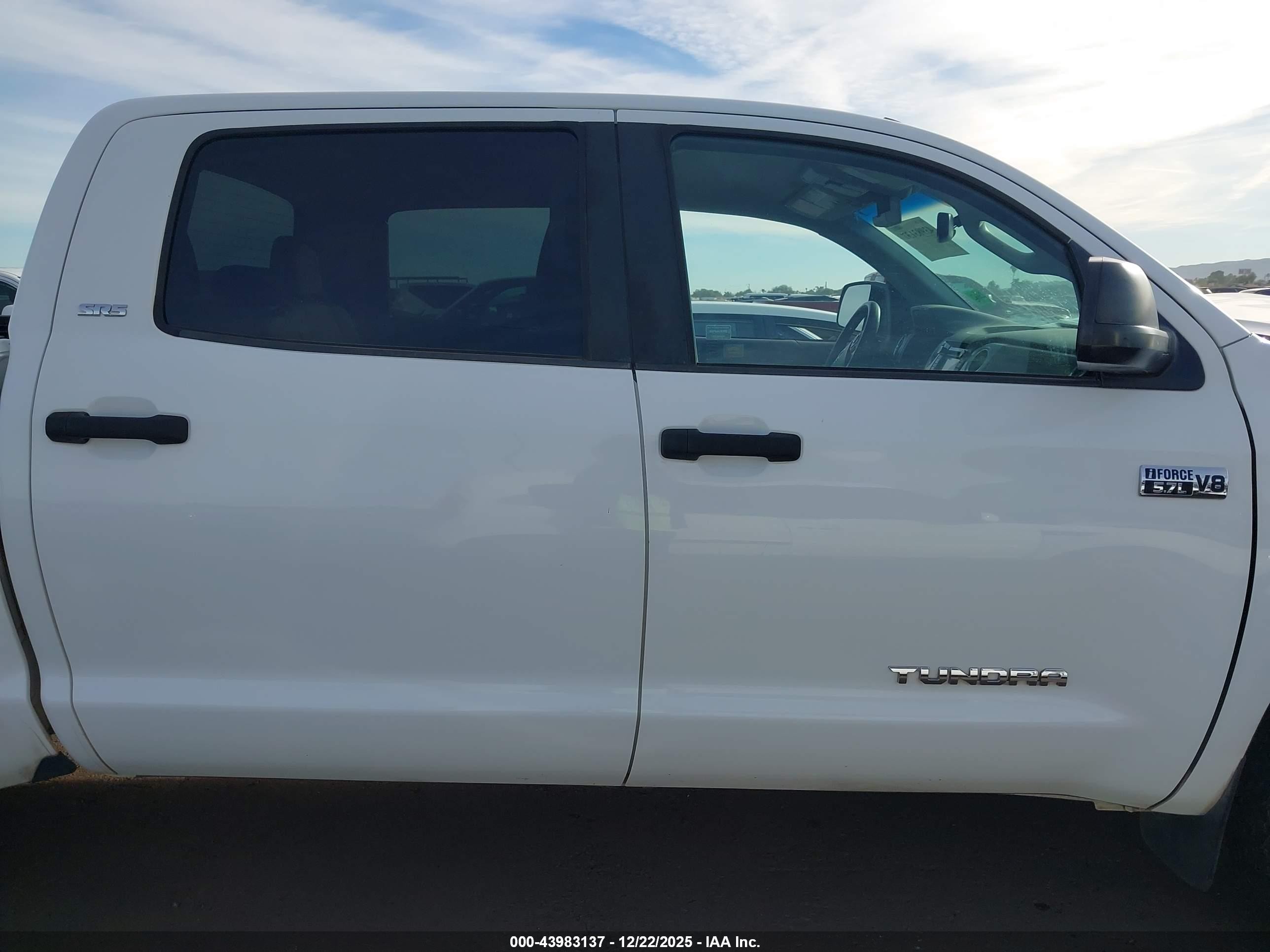 2015 Toyota Tundra Sr5 5.7l V8 Белый vin: 5TFDW5F18FX436270