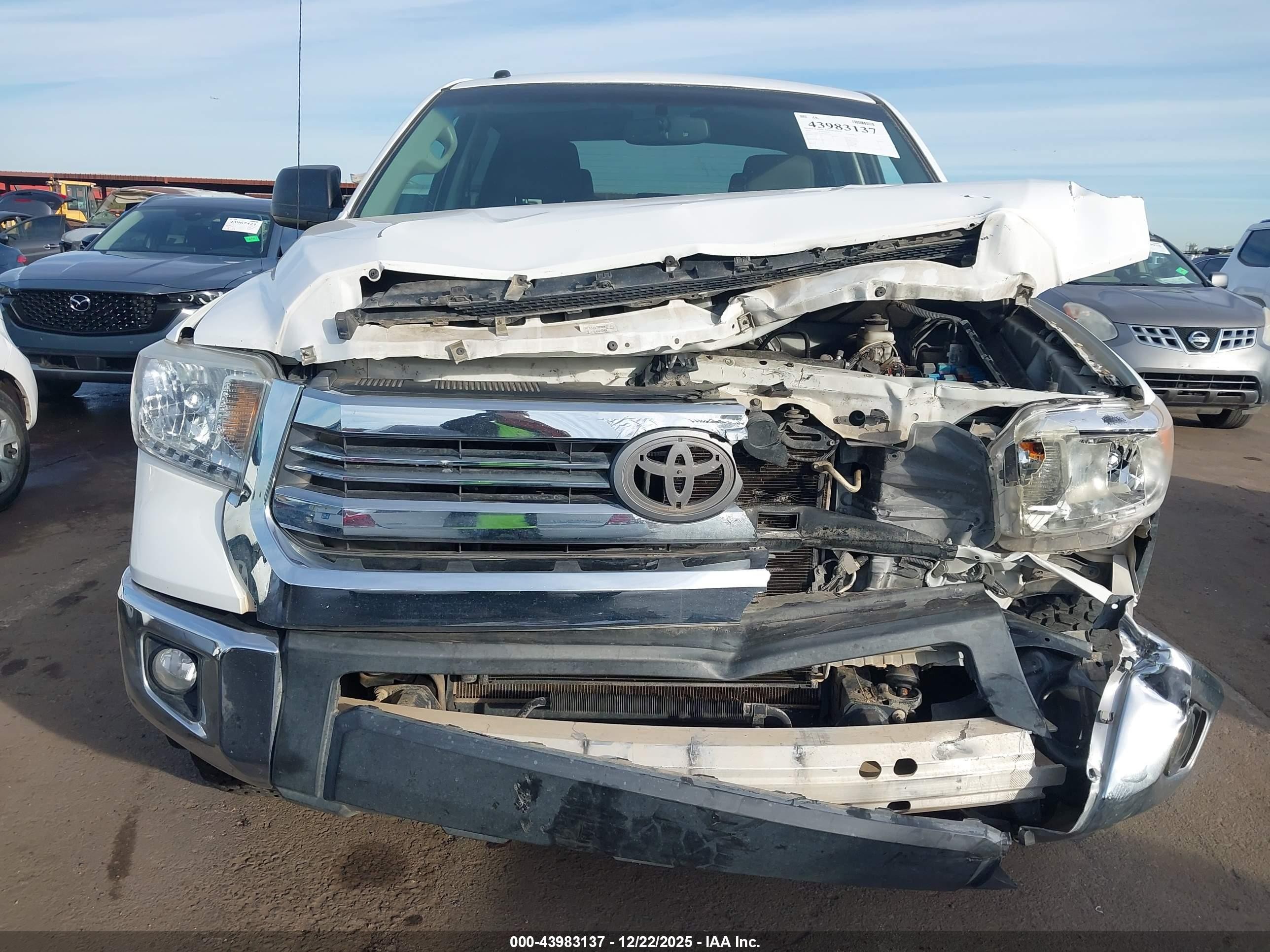 2015 Toyota Tundra Sr5 5.7l V8 Белый vin: 5TFDW5F18FX436270