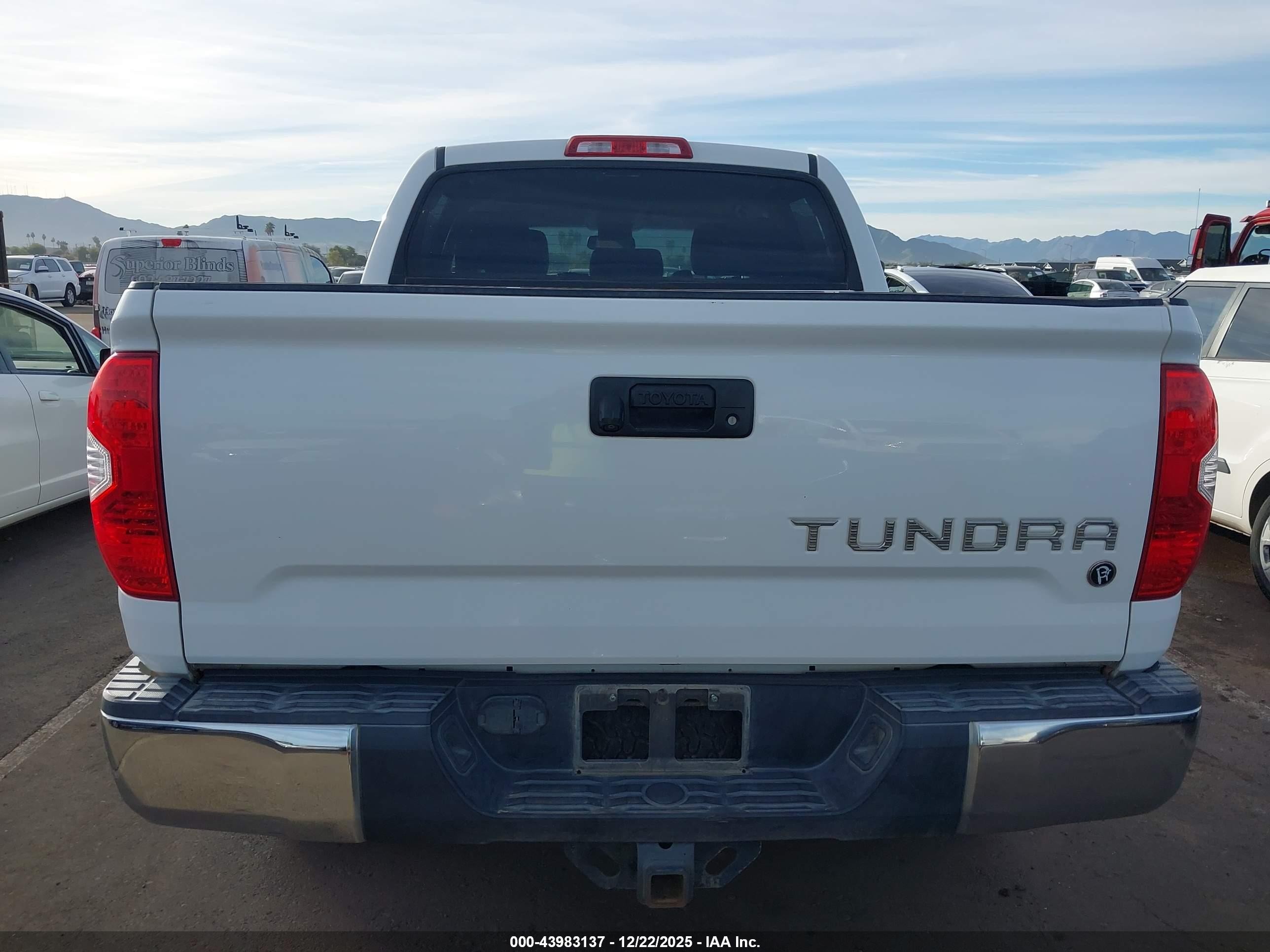 2015 Toyota Tundra Sr5 5.7l V8 Белый vin: 5TFDW5F18FX436270