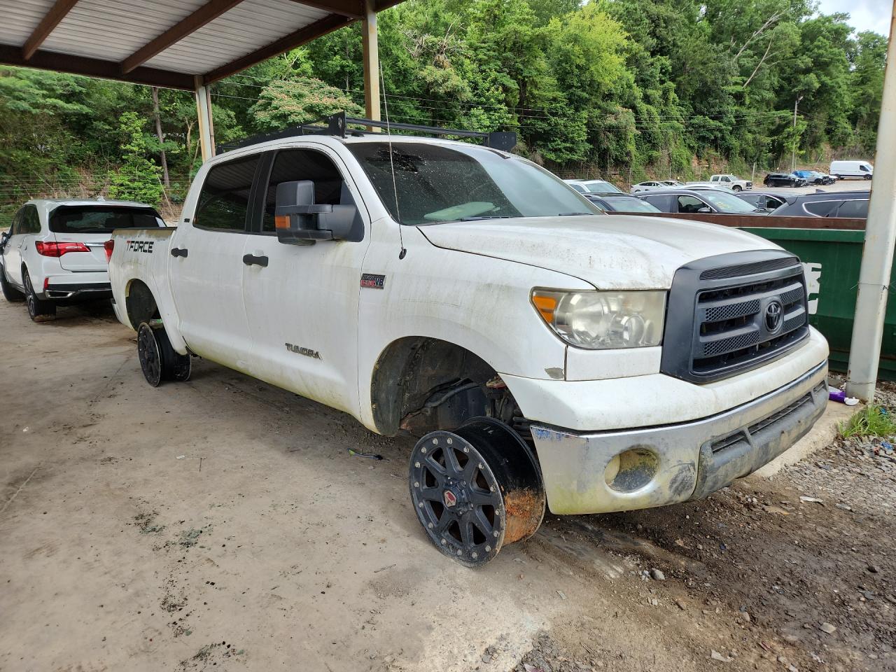 2012 Toyota Tundra Crewmax Sr5 White vin: 5TFDW5F19CX211285 Damage: Right Front Fender, Peeling, 1 To 2 Inches