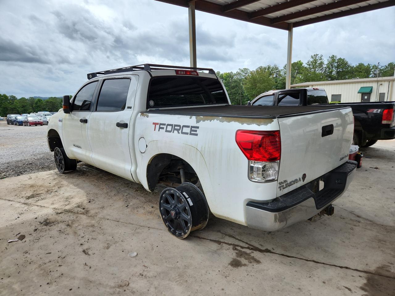 2012 Toyota Tundra Crewmax Sr5 White vin: 5TFDW5F19CX211285 Damage: Left Bed Side, Peeling, > 12 Inches