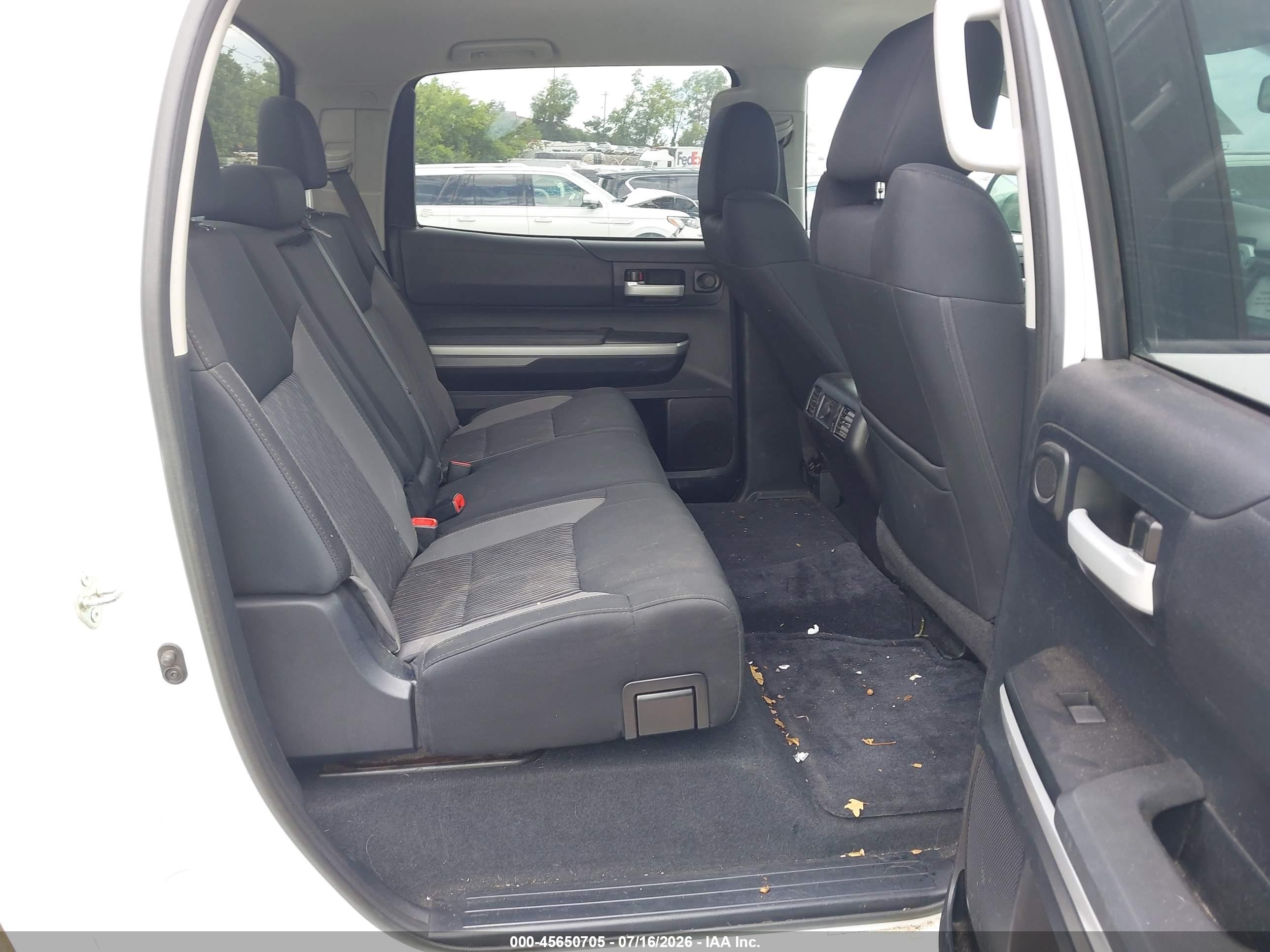 2014 Toyota Tundra Sr5 5.7l V8 White vin: 5TFDW5F19EX359939