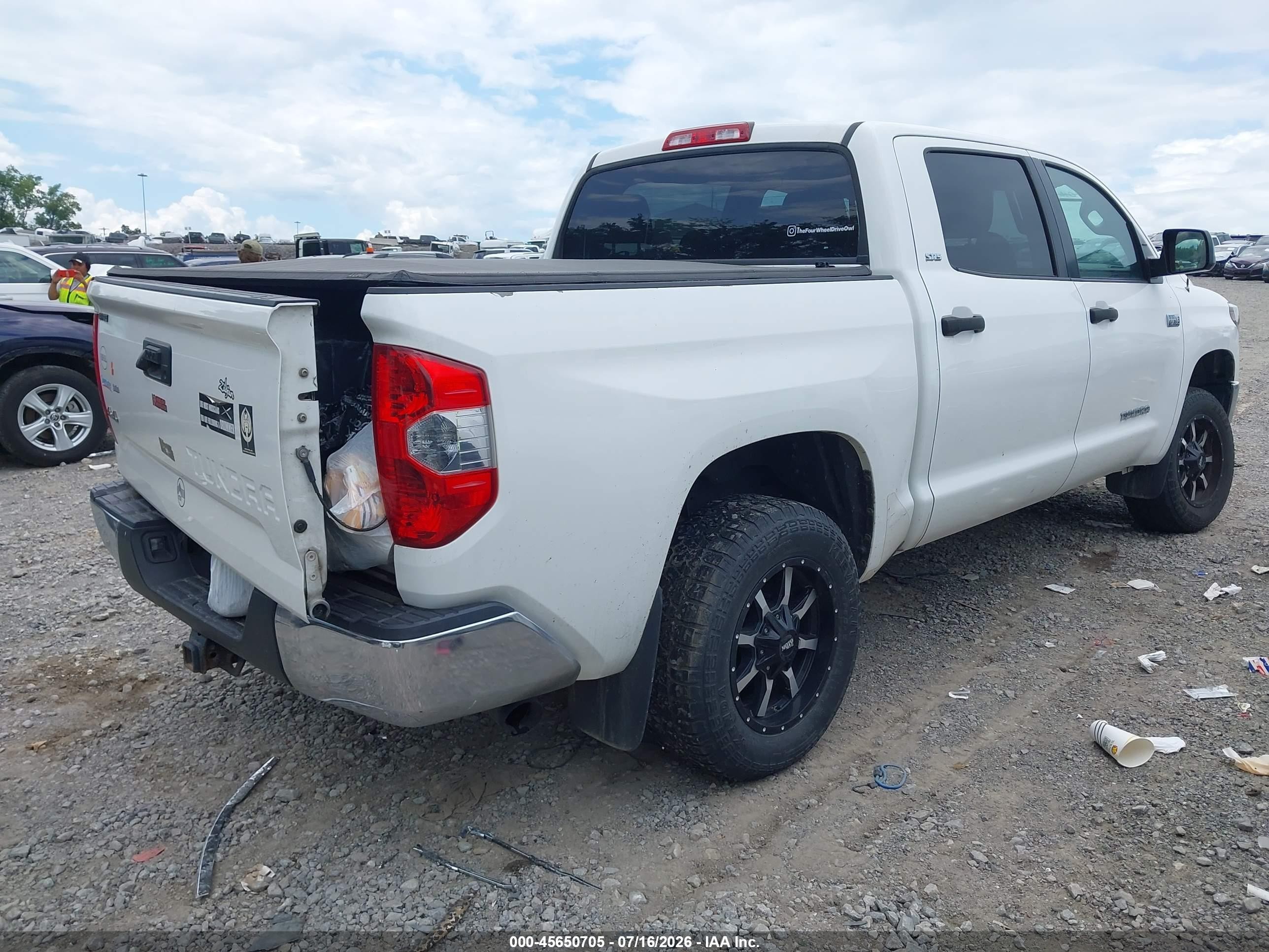 2014 Toyota Tundra Sr5 5.7l V8 White vin: 5TFDW5F19EX359939