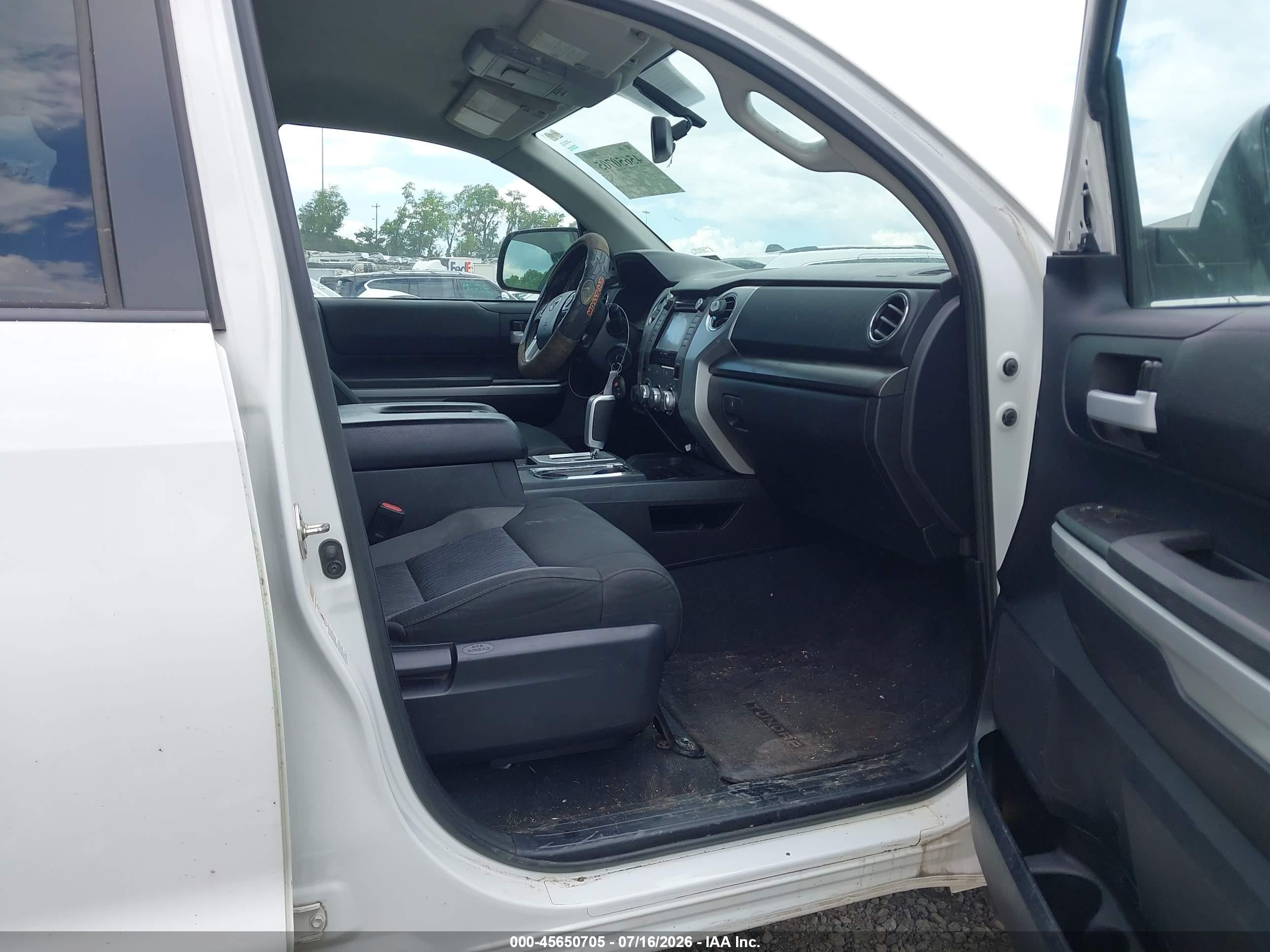 2014 Toyota Tundra Sr5 5.7l V8 White vin: 5TFDW5F19EX359939