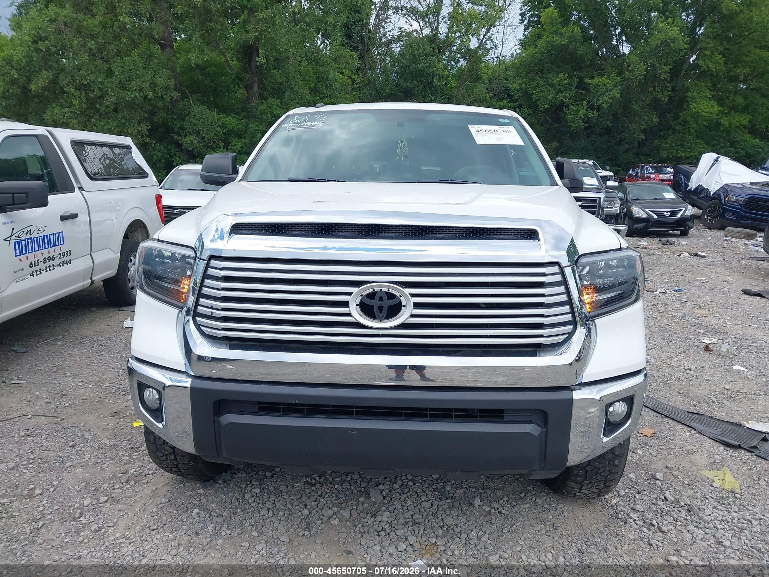 2014 Toyota Tundra Sr5 5.7l V8 White vin: 5TFDW5F19EX359939