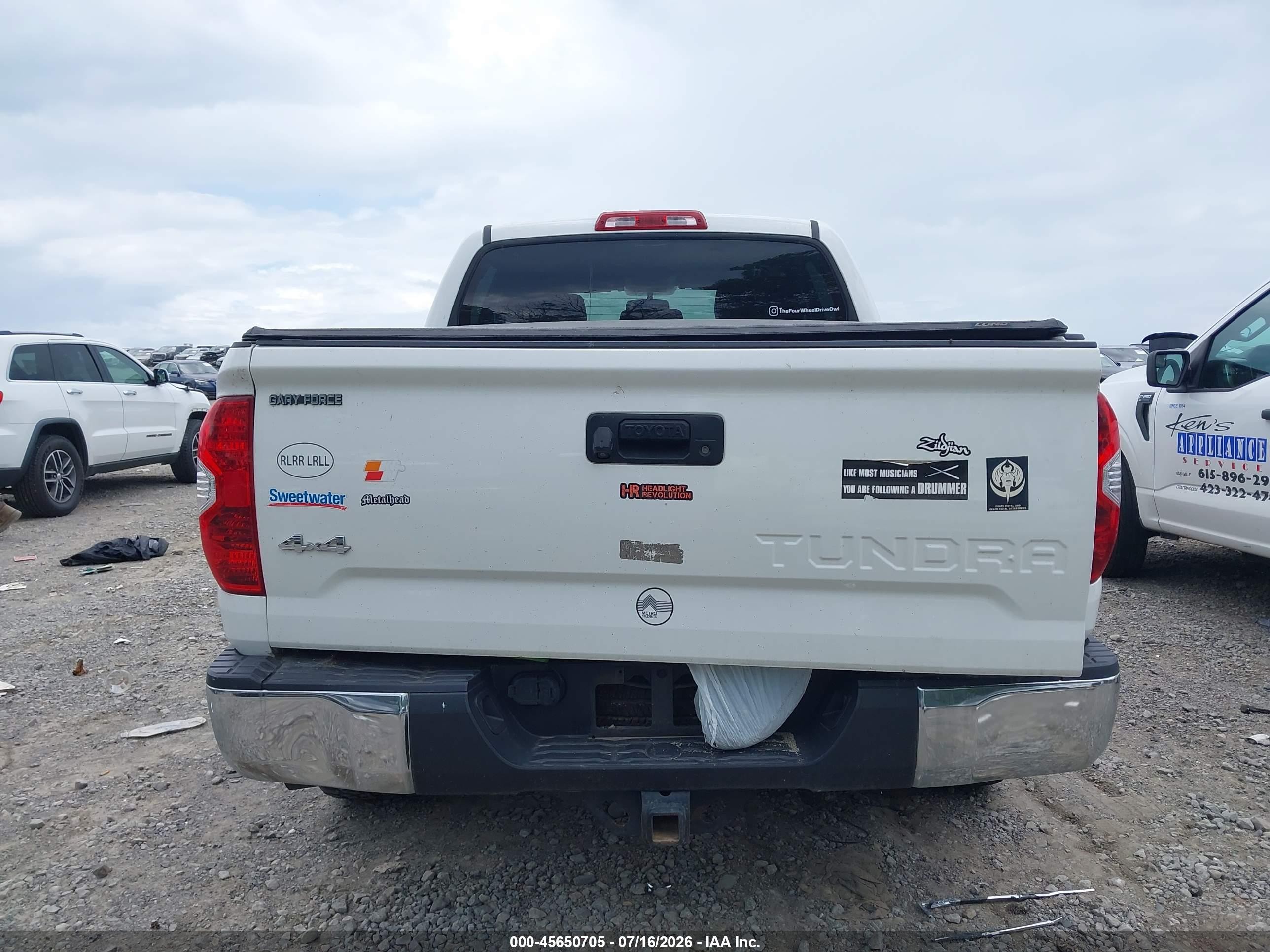 2014 Toyota Tundra Sr5 5.7l V8 White vin: 5TFDW5F19EX359939