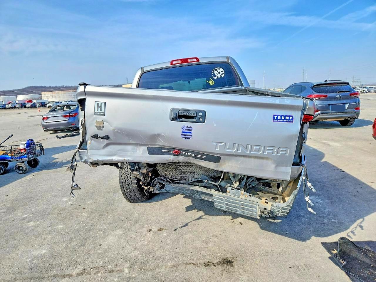 2014 Toyota Tundra Crewmax Sr5 Silver vin: 5TFDW5F19EX408265