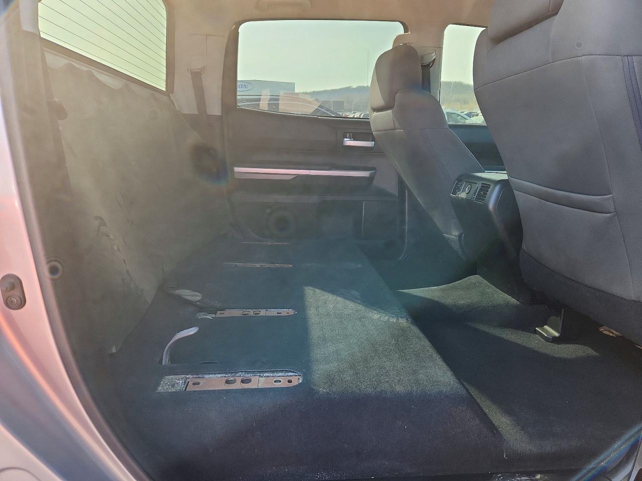 2014 Toyota Tundra Crewmax Sr5 Silver vin: 5TFDW5F19EX408265