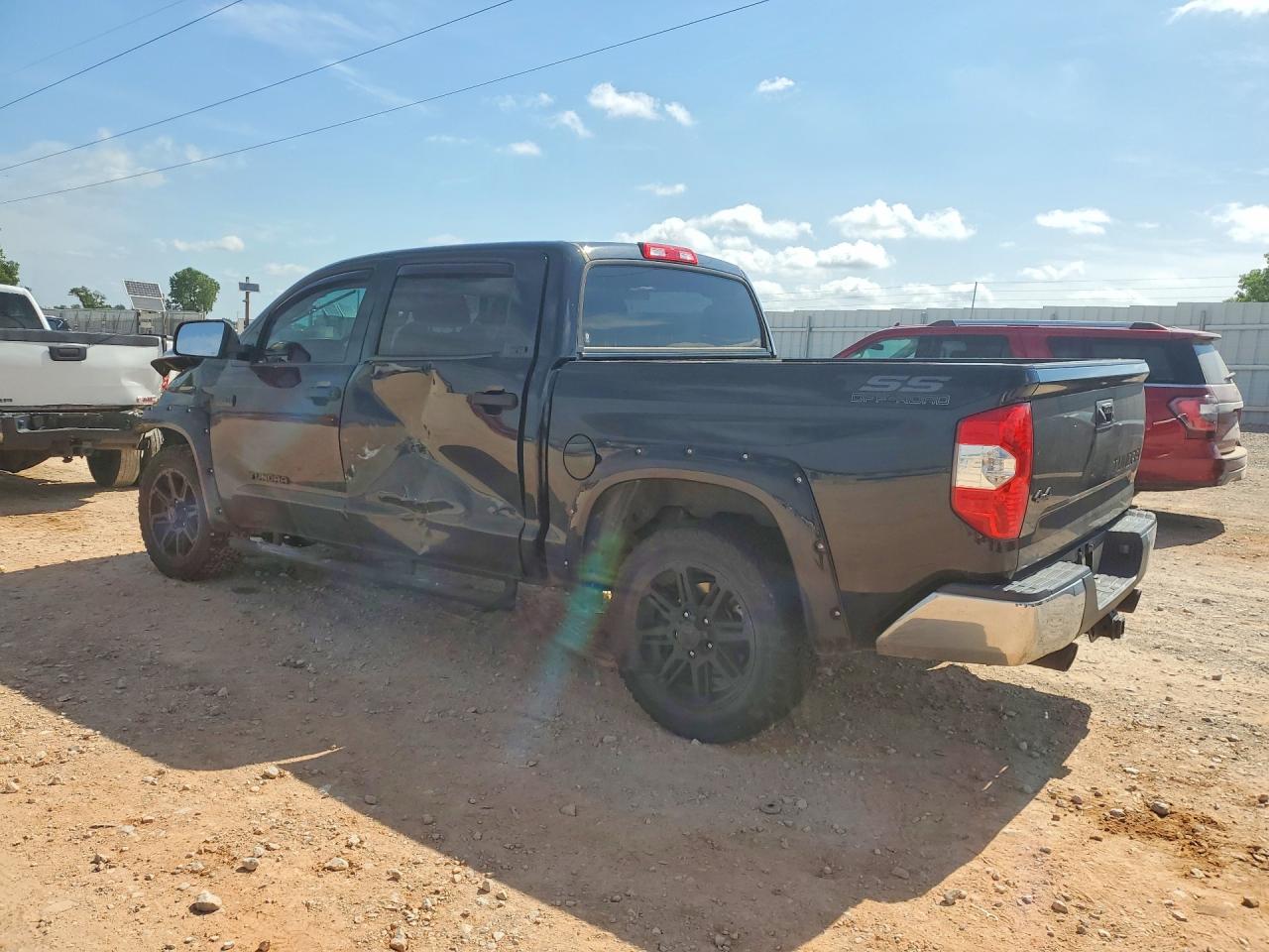 2018 Toyota Tundra Crewmax Sr5 Черный vin: 5TFDW5F19JX724842