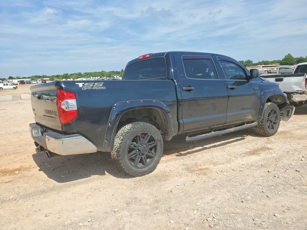 2018 Toyota Tundra Crewmax Sr5 Черный vin: 5TFDW5F19JX724842