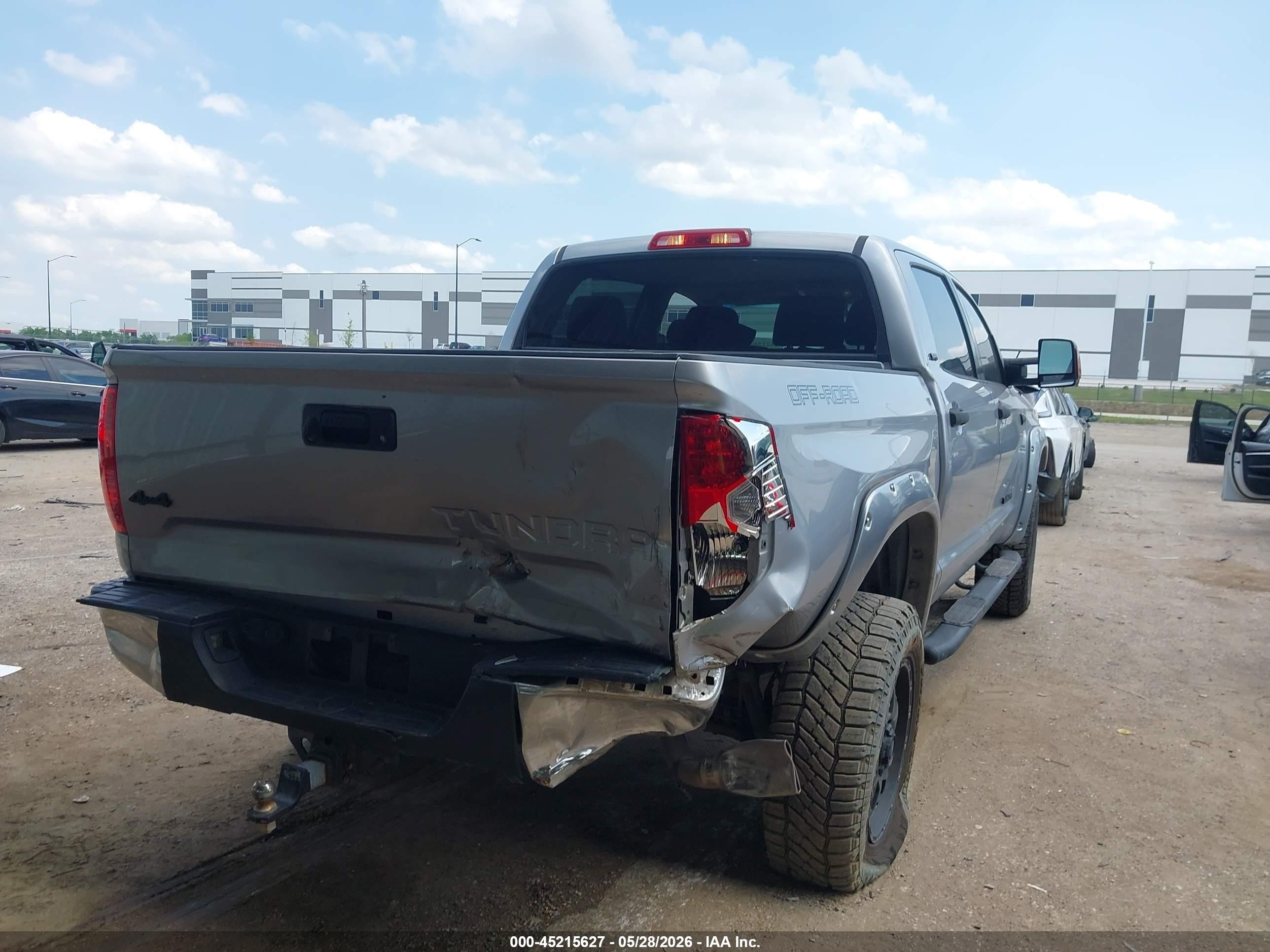 2015 Toyota Tundra Sr5 5.7l V8 Серебряный vin: 5TFDW5F1XFX427294