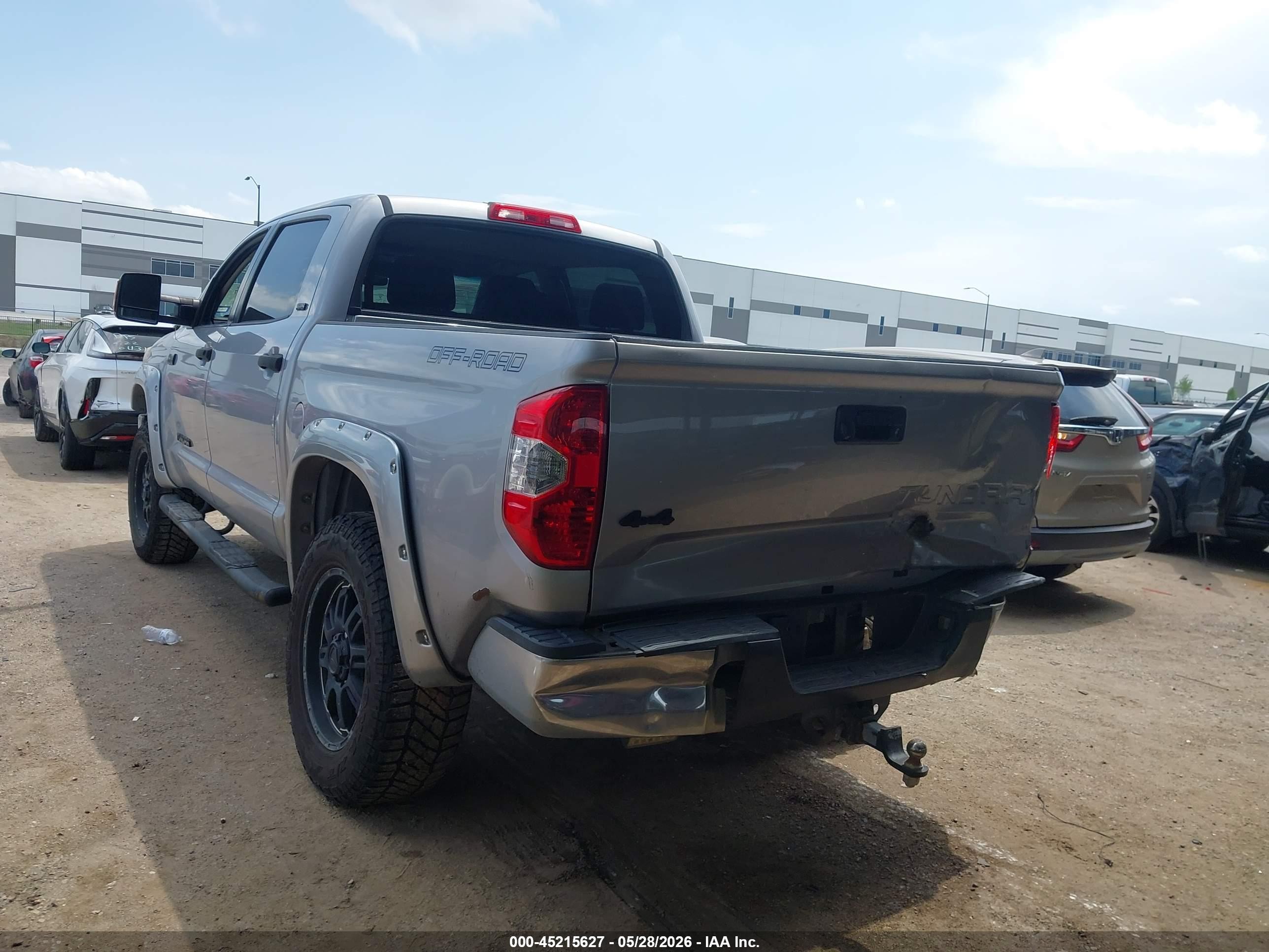 2015 Toyota Tundra Sr5 5.7l V8 Серебряный vin: 5TFDW5F1XFX427294