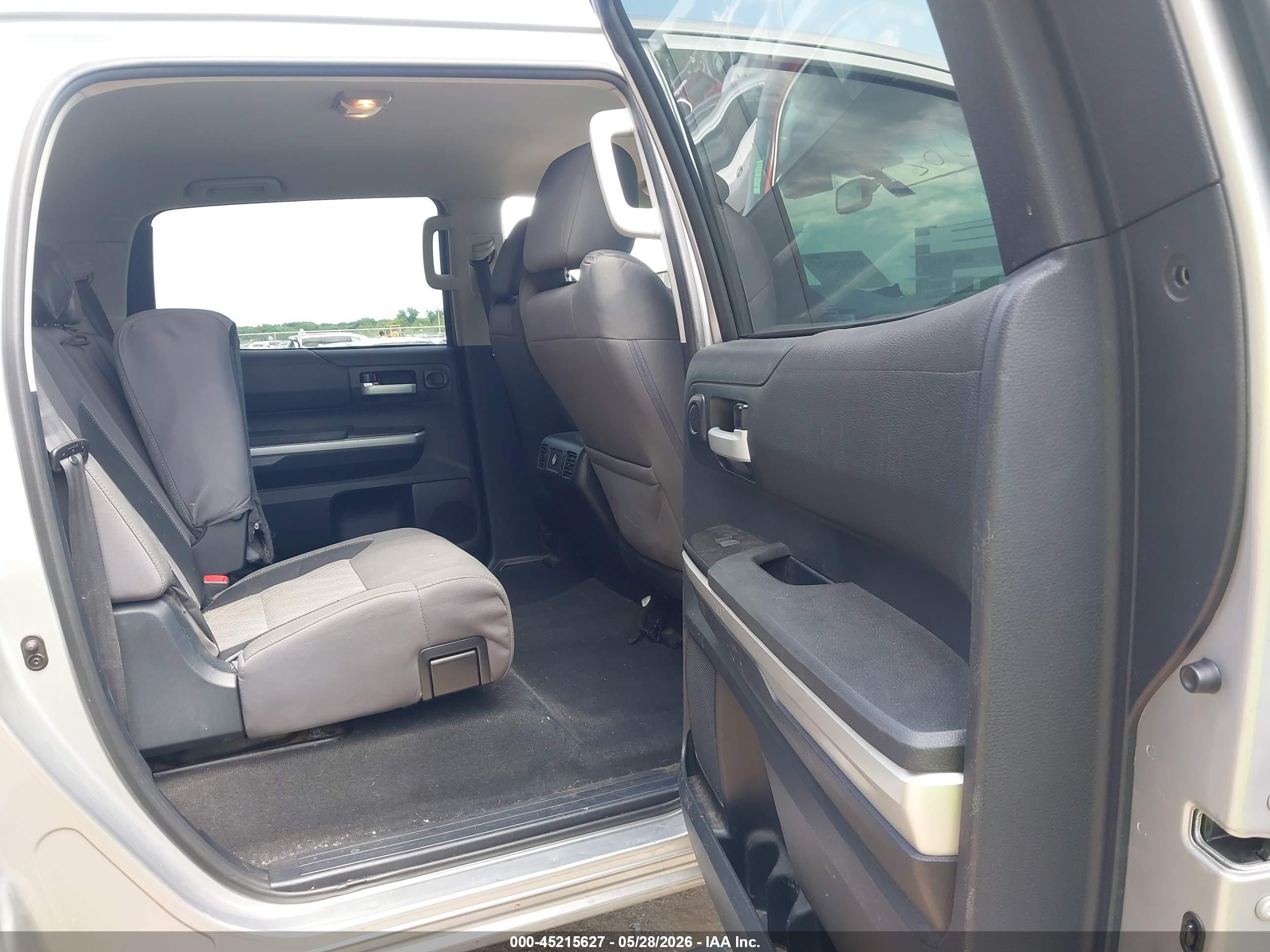 2015 Toyota Tundra Sr5 5.7l V8 Серебряный vin: 5TFDW5F1XFX427294