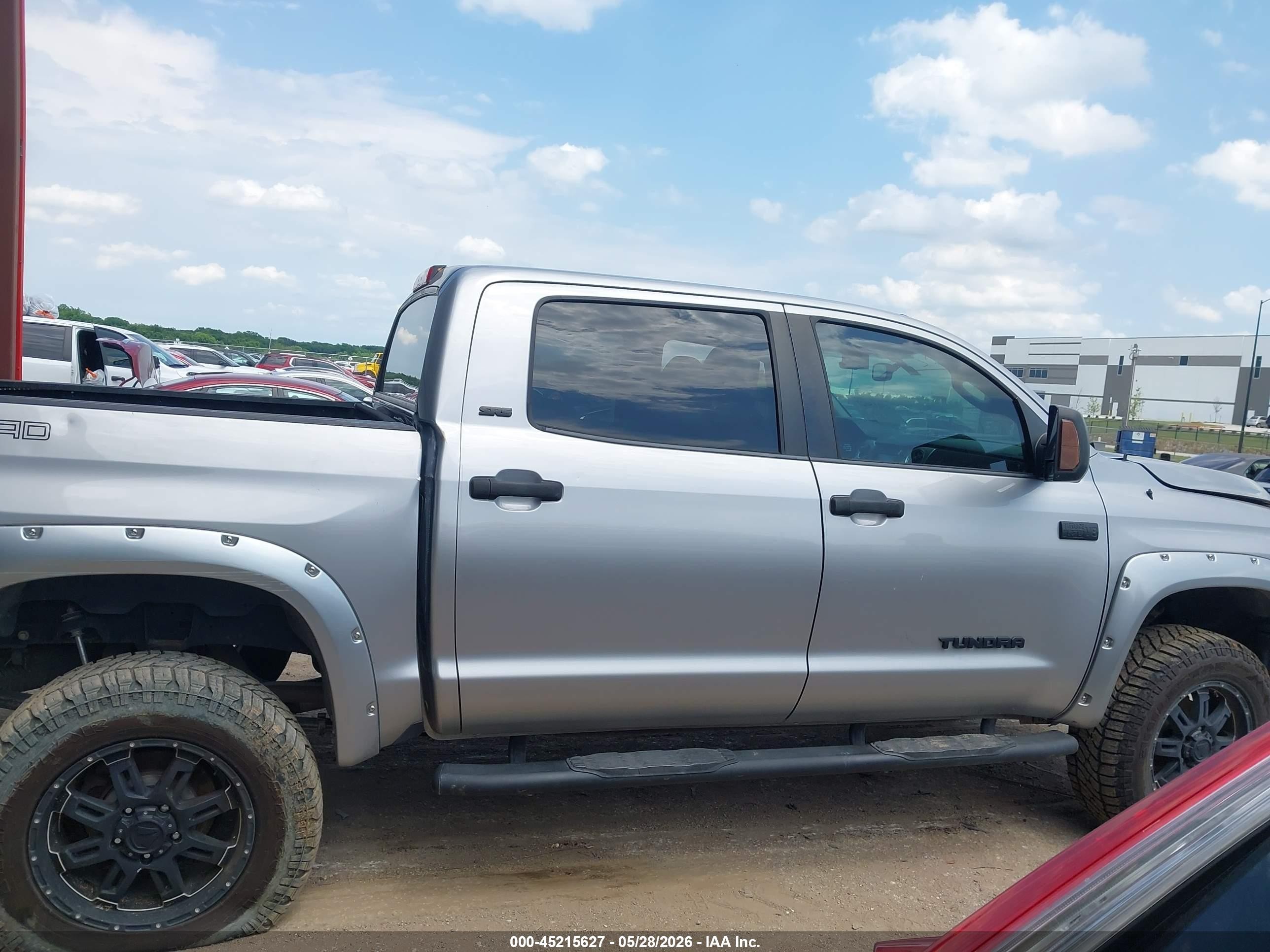 2015 Toyota Tundra Sr5 5.7l V8 Серебряный vin: 5TFDW5F1XFX427294