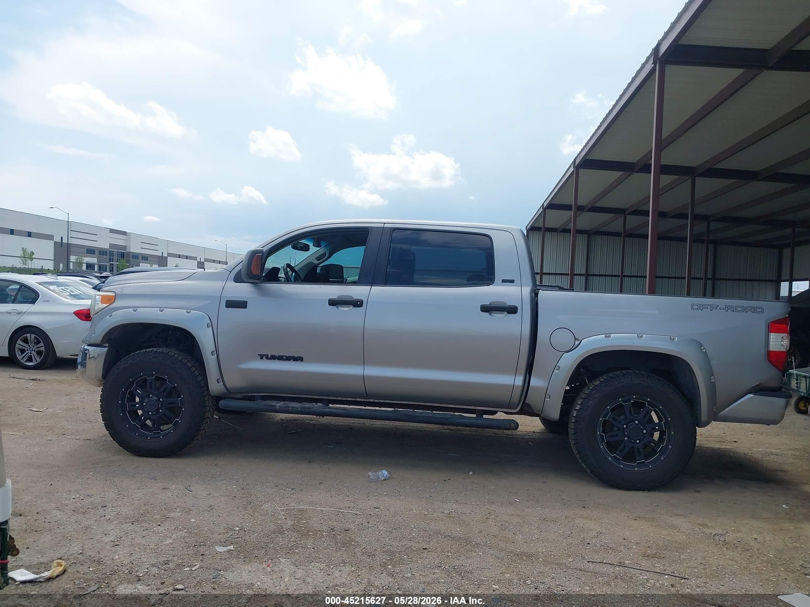 2015 Toyota Tundra Sr5 5.7l V8 Серебряный vin: 5TFDW5F1XFX427294