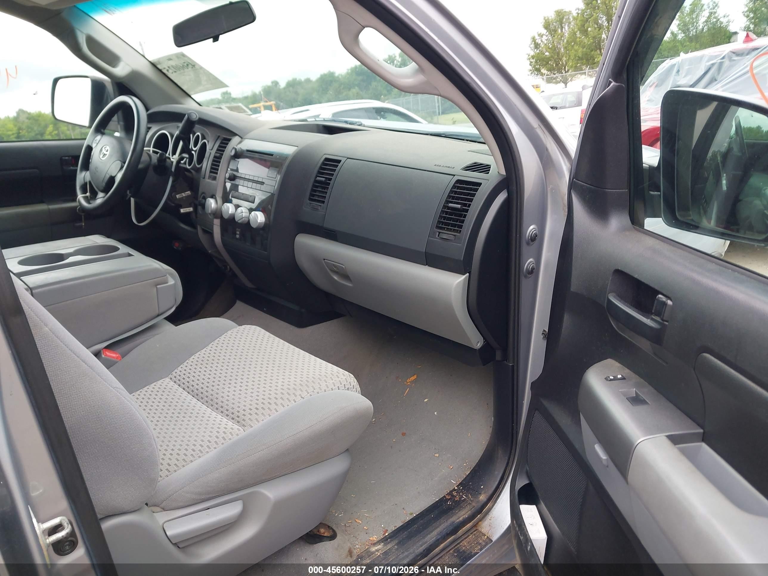 2010 Toyota Tundra Grade 5.7l V8 Silver vin: 5TFDY5F10AX099323