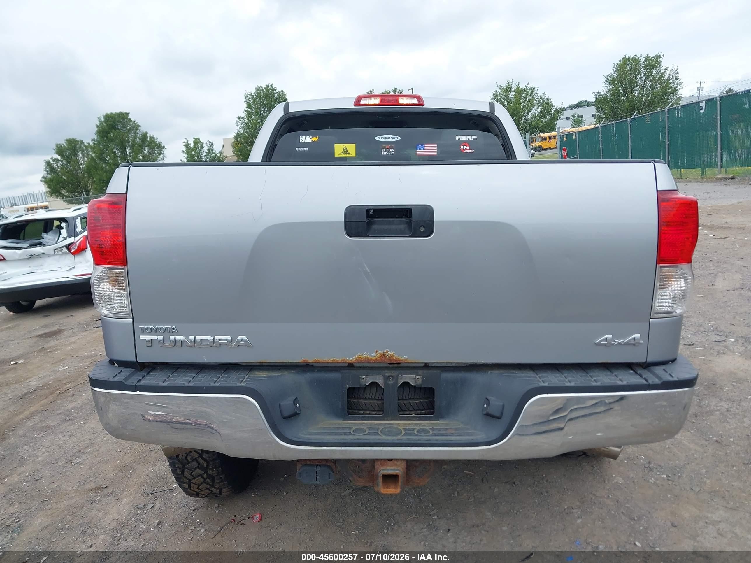 2010 Toyota Tundra Grade 5.7l V8 Silver vin: 5TFDY5F10AX099323