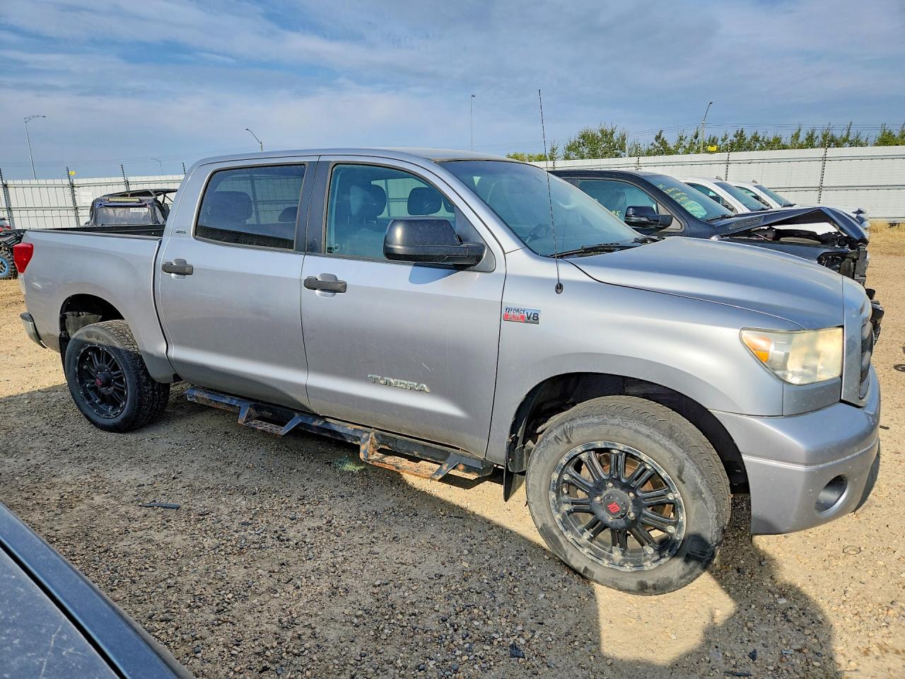 2011 Toyota Tundra Crewmax Sr5 Silver vin: 5TFDY5F10BX197236
