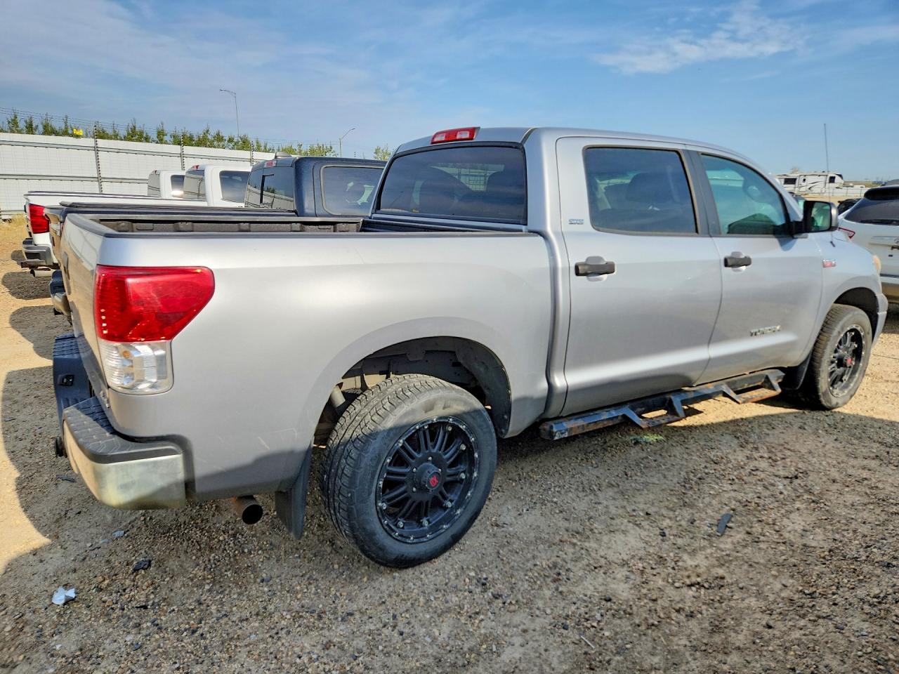 2011 Toyota Tundra Crewmax Sr5 Silver vin: 5TFDY5F10BX197236