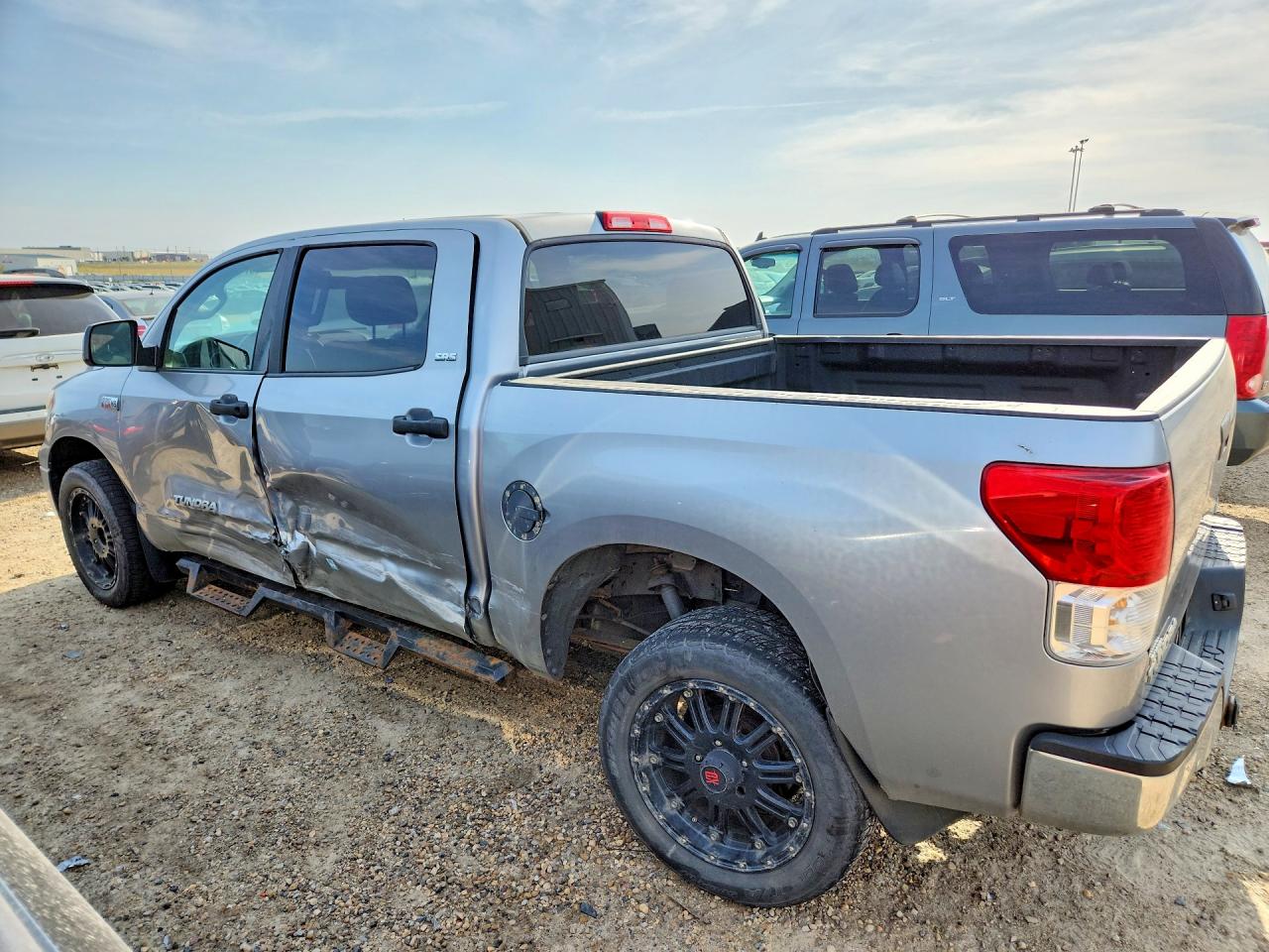 2011 Toyota Tundra Crewmax Sr5 Silver vin: 5TFDY5F10BX197236