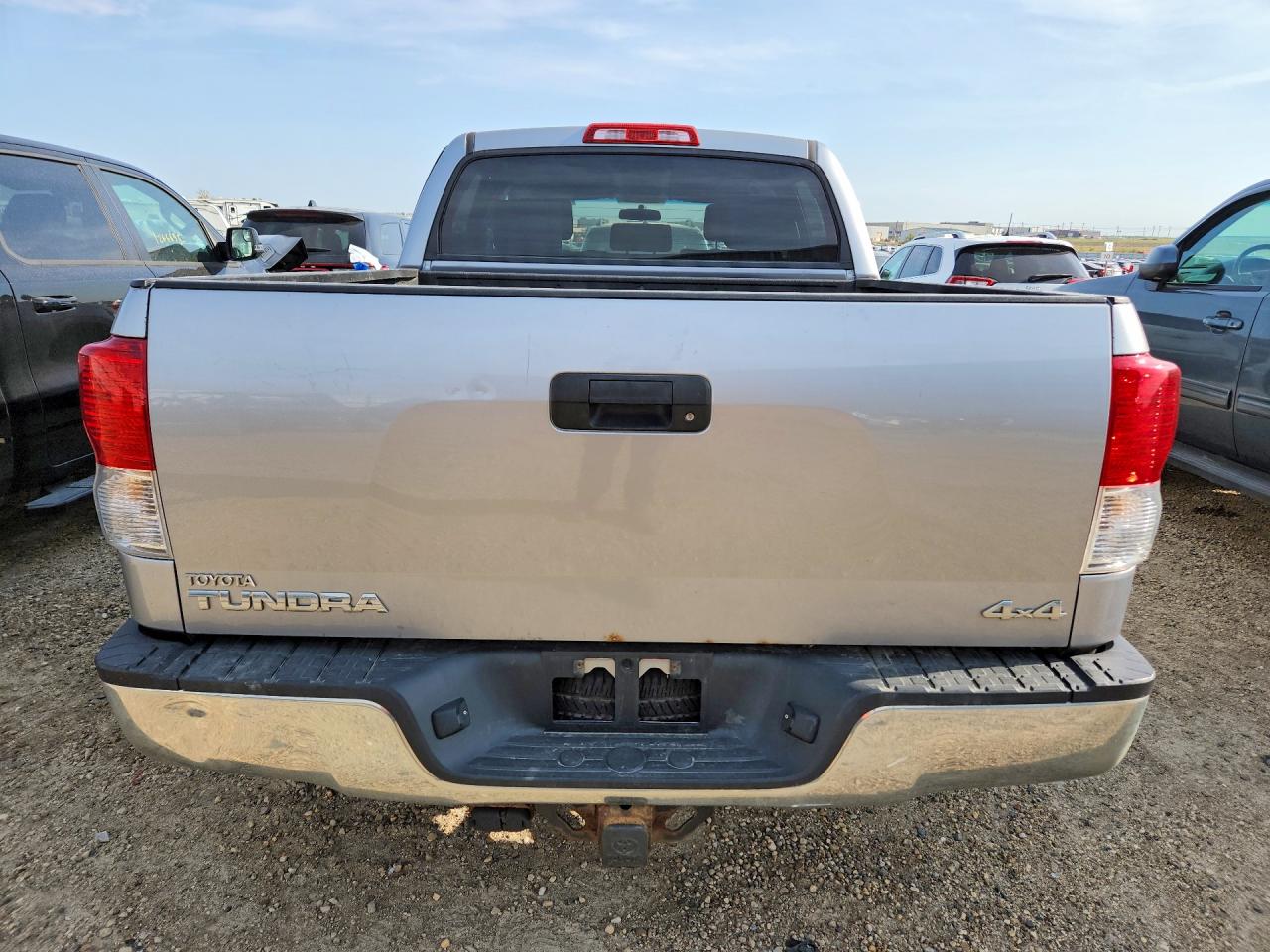 2011 Toyota Tundra Crewmax Sr5 Silver vin: 5TFDY5F10BX197236