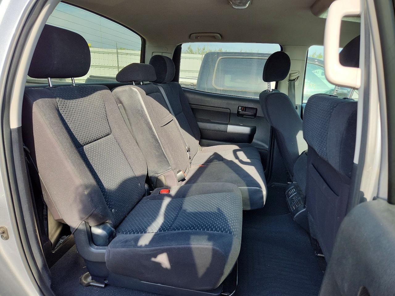 2011 Toyota Tundra Crewmax Sr5 Silver vin: 5TFDY5F10BX197236