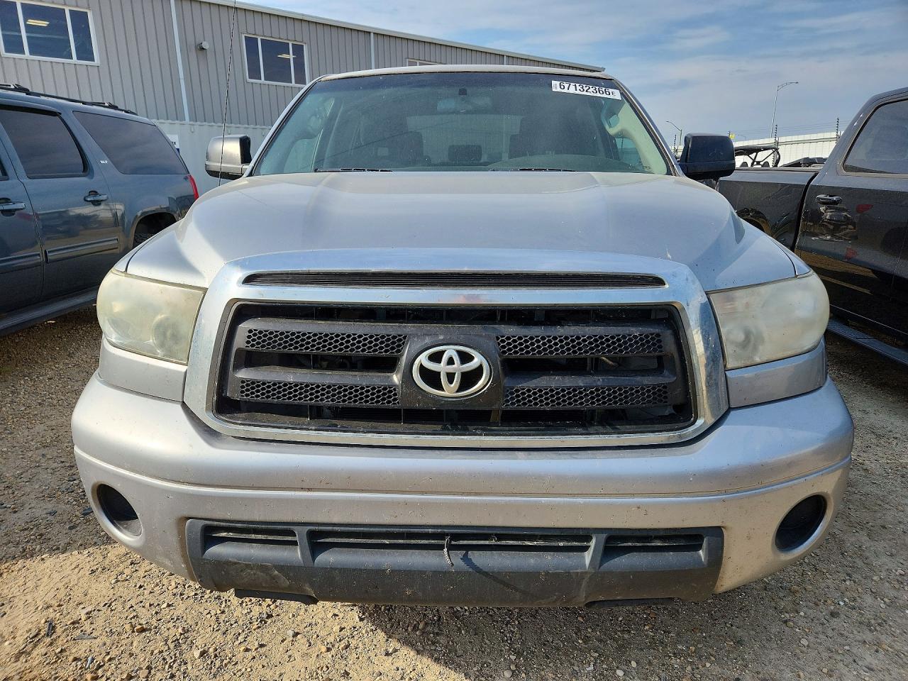 2011 Toyota Tundra Crewmax Sr5 Silver vin: 5TFDY5F10BX197236