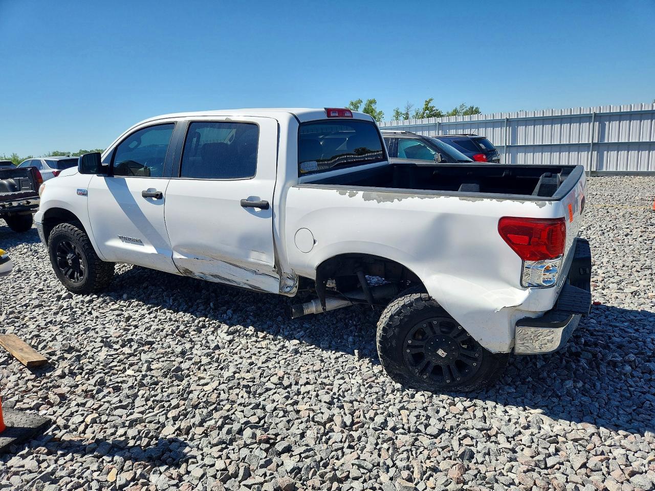 2011 Toyota Tundra Crewmax Sr5 White vin: 5TFDY5F11BX203402