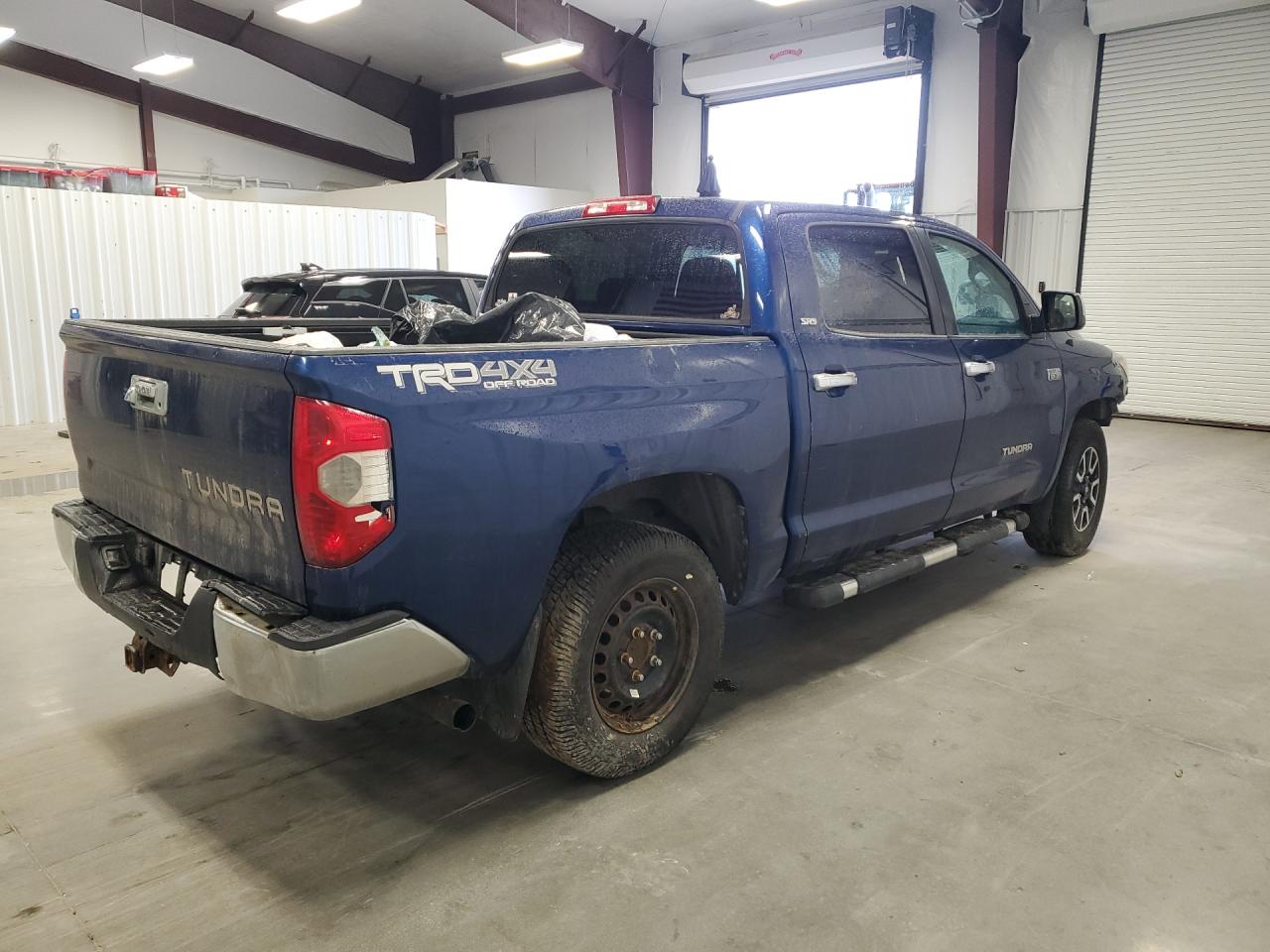 2014 Toyota Tundra Sr5 Blue vin: 5TFDY5F11EX351120 Damage: Right Tail Light, Broken, Replacement Required