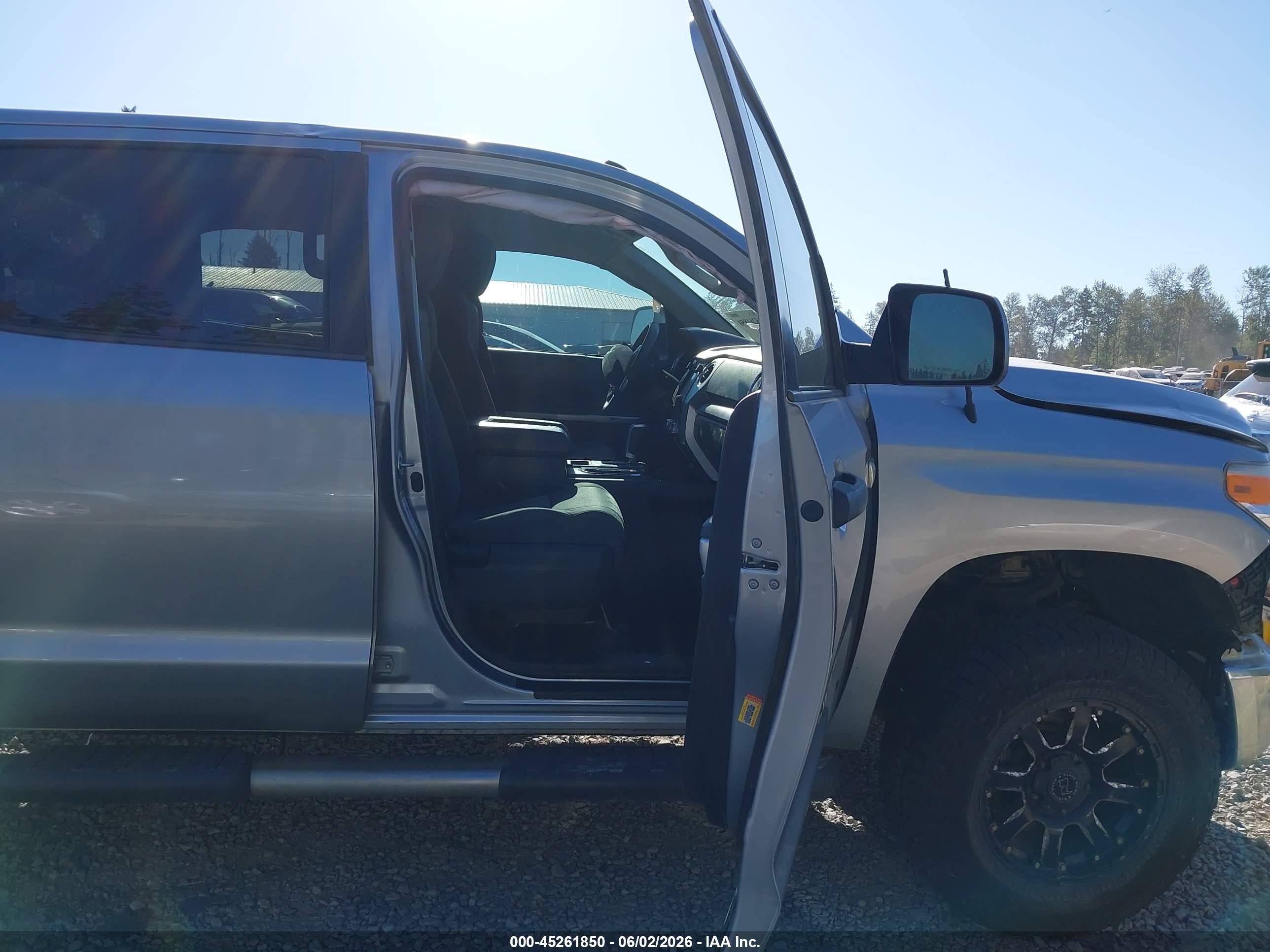 2015 Toyota Tundra Sr5 5.7l V8 Silver vin: 5TFDY5F14FX444165