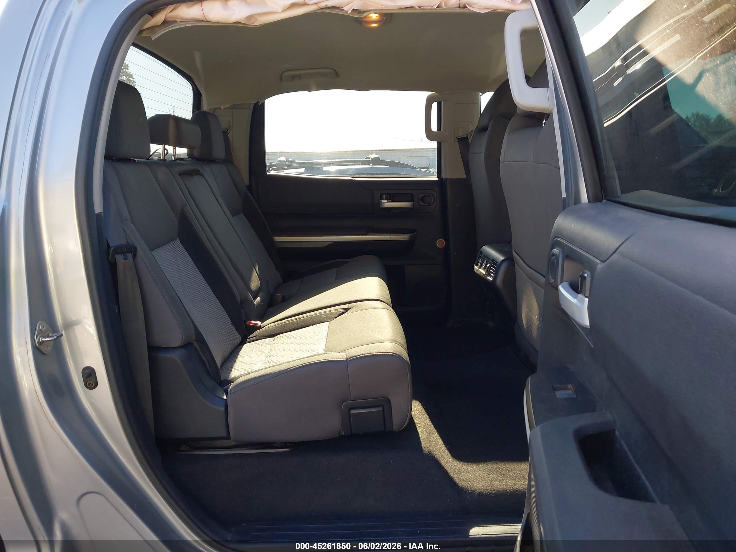 2015 Toyota Tundra Sr5 5.7l V8 Silver vin: 5TFDY5F14FX444165