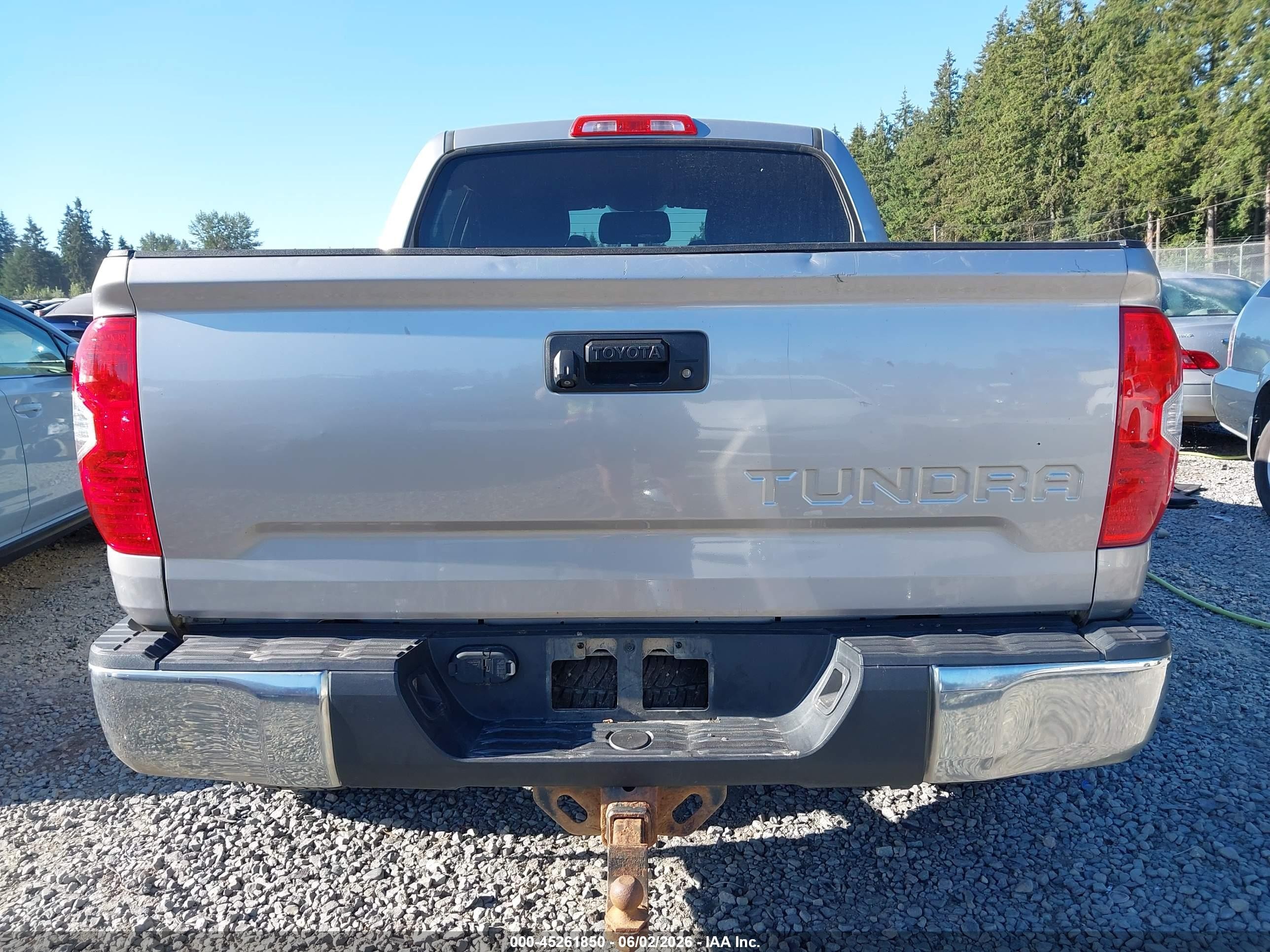 2015 Toyota Tundra Sr5 5.7l V8 Silver vin: 5TFDY5F14FX444165