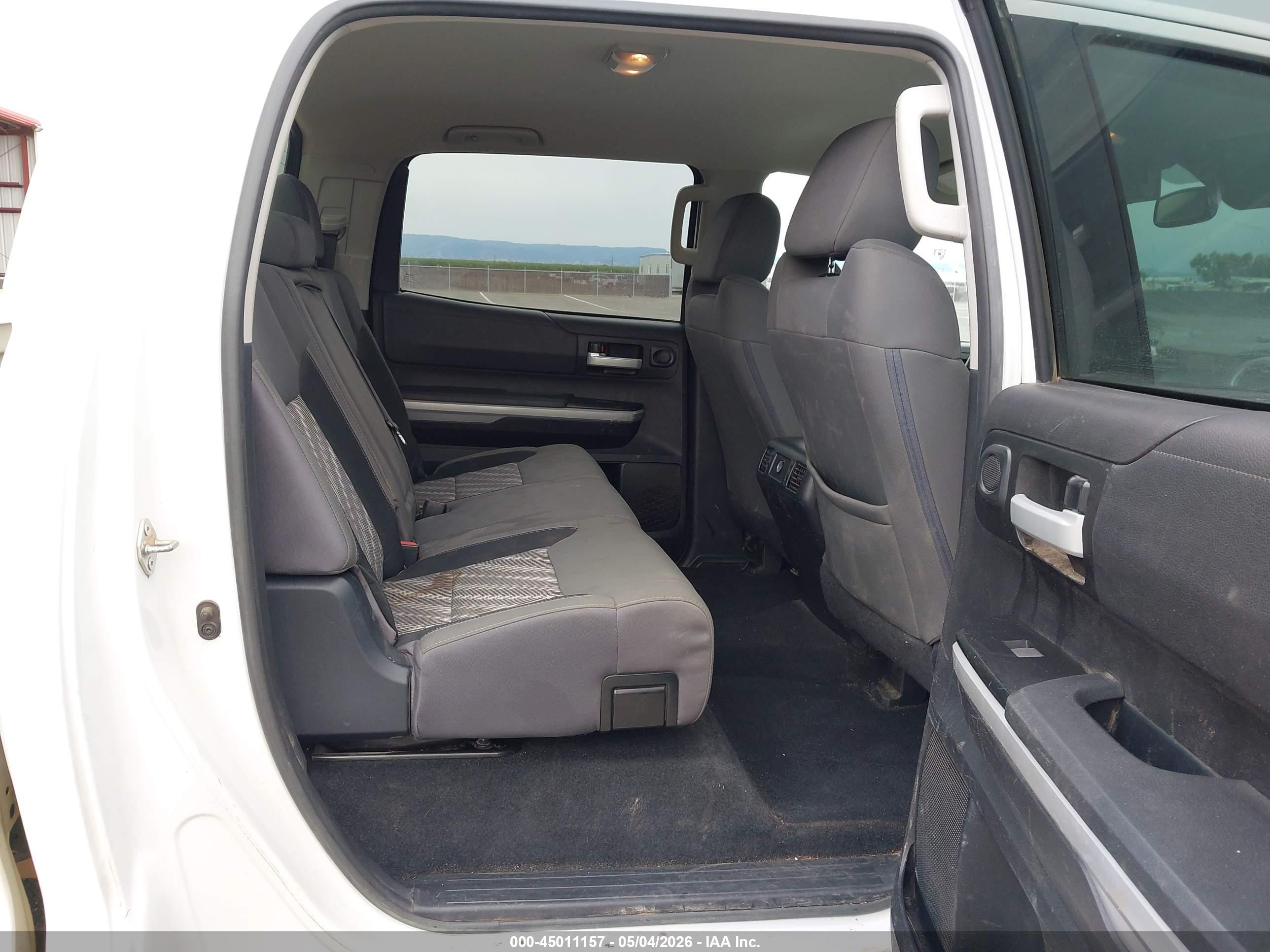 2018 Toyota Tundra Sr5 5.7l V8 Белый vin: 5TFDY5F14JX699231