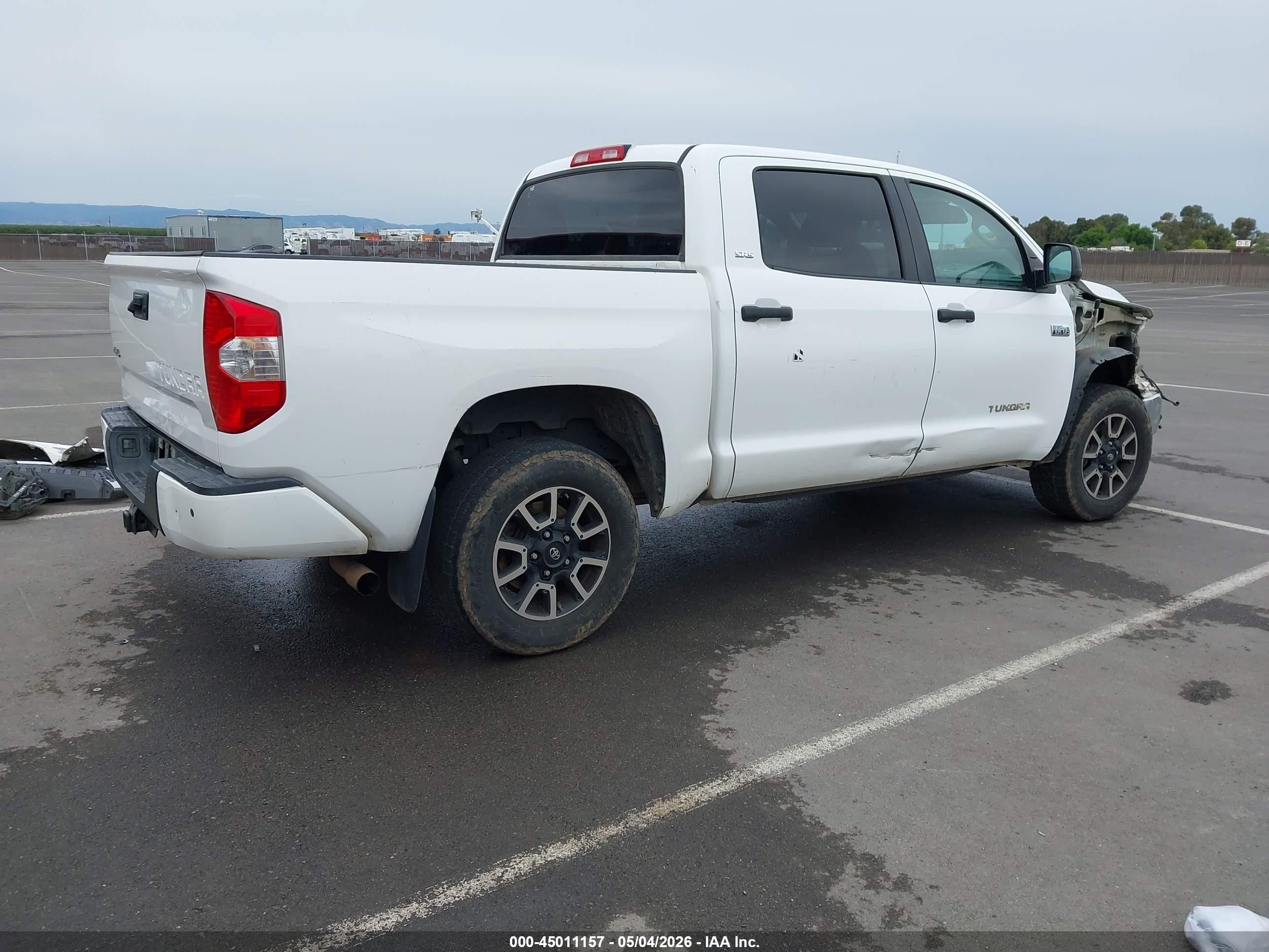 2018 Toyota Tundra Sr5 5.7l V8 Белый vin: 5TFDY5F14JX699231