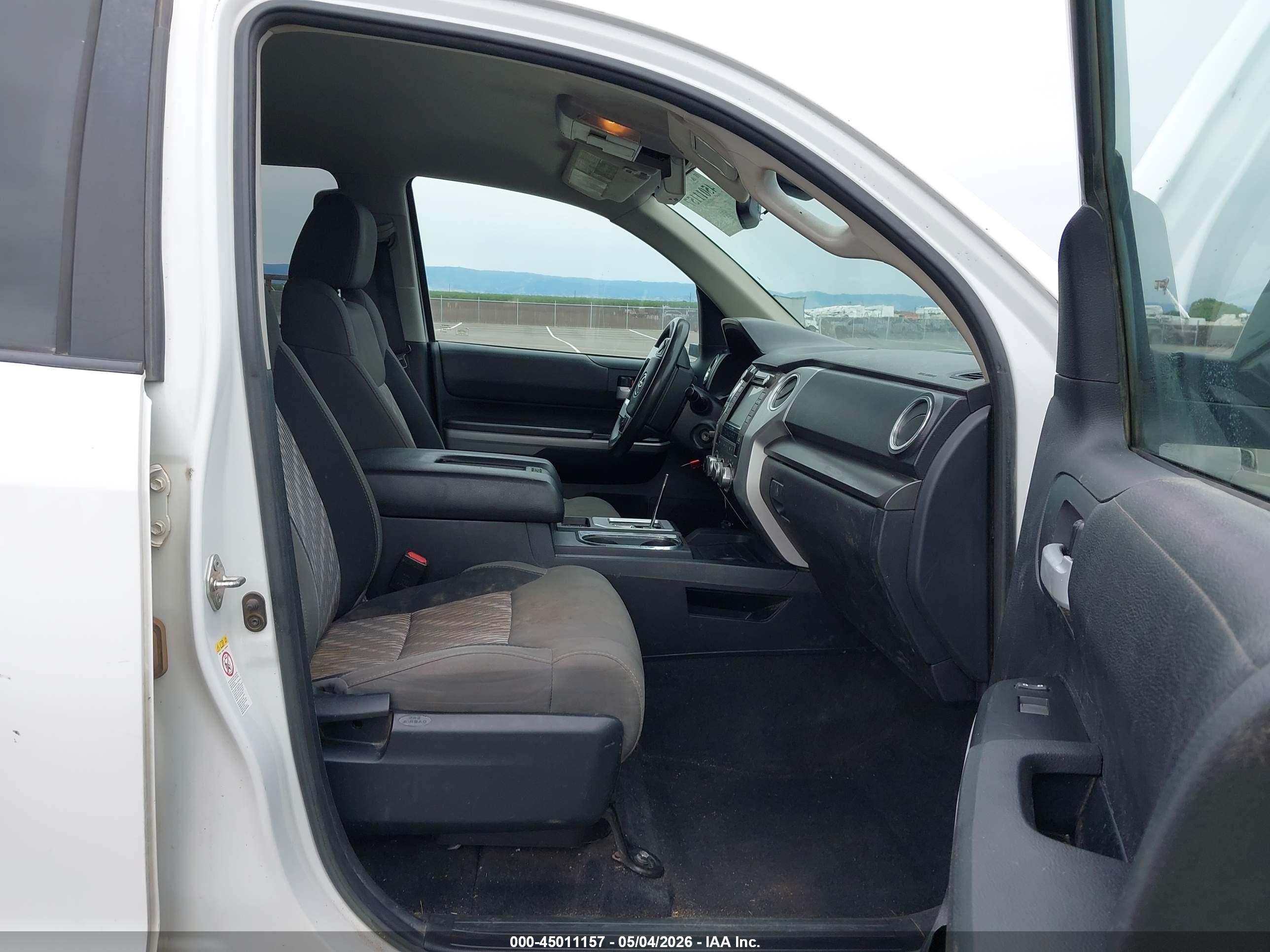 2018 Toyota Tundra Sr5 5.7l V8 Белый vin: 5TFDY5F14JX699231
