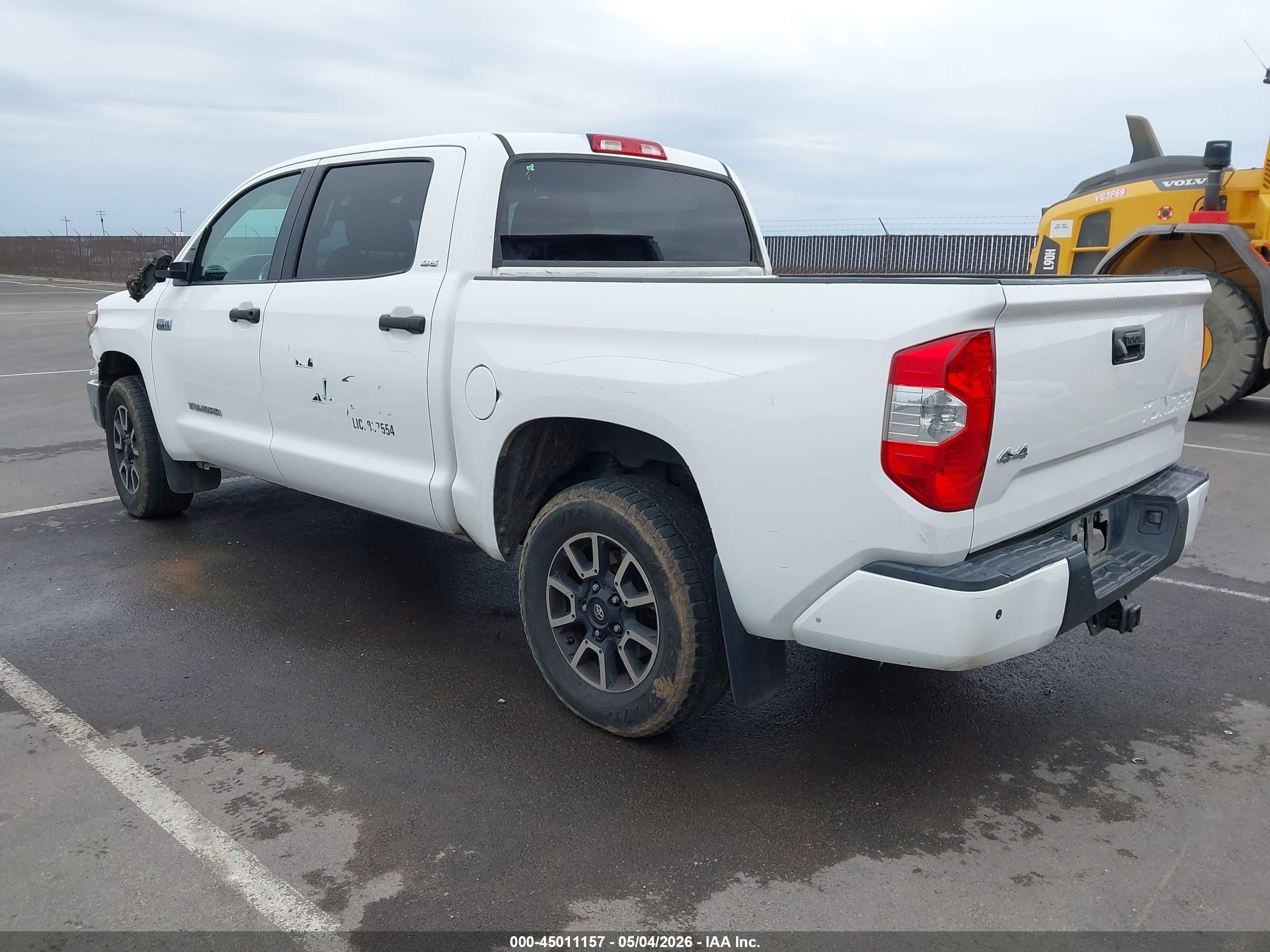 2018 Toyota Tundra Sr5 5.7l V8 Белый vin: 5TFDY5F14JX699231