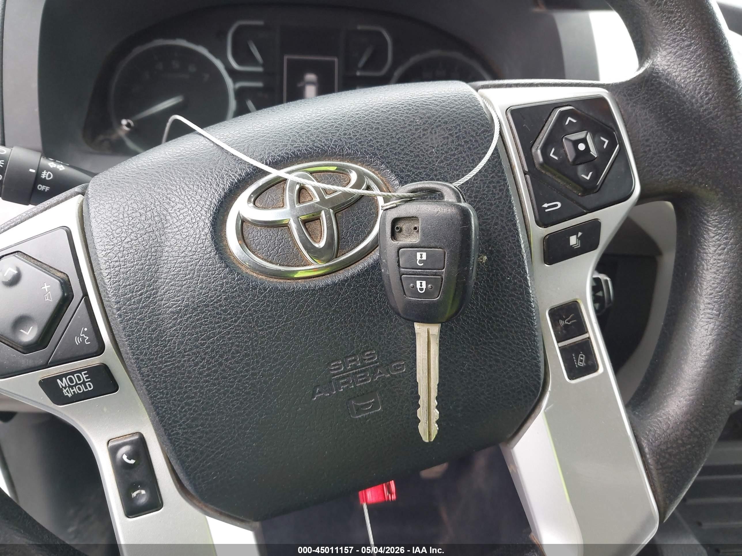 2018 Toyota Tundra Sr5 5.7l V8 Белый vin: 5TFDY5F14JX699231