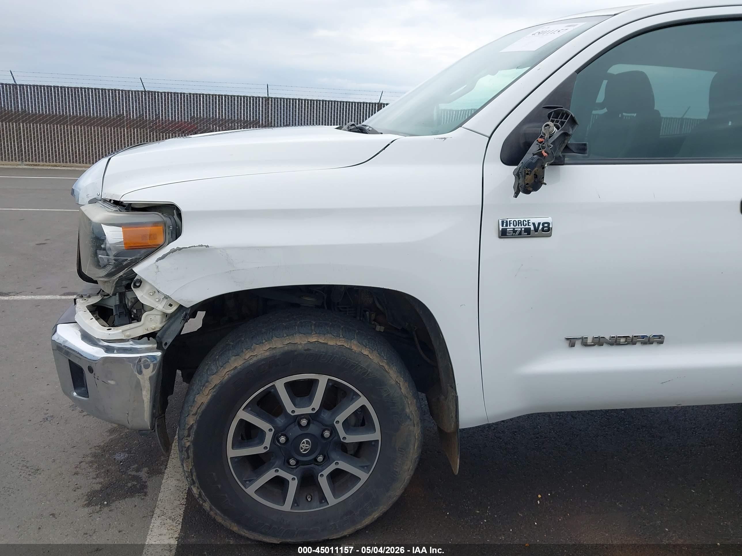 2018 Toyota Tundra Sr5 5.7l V8 Белый vin: 5TFDY5F14JX699231
