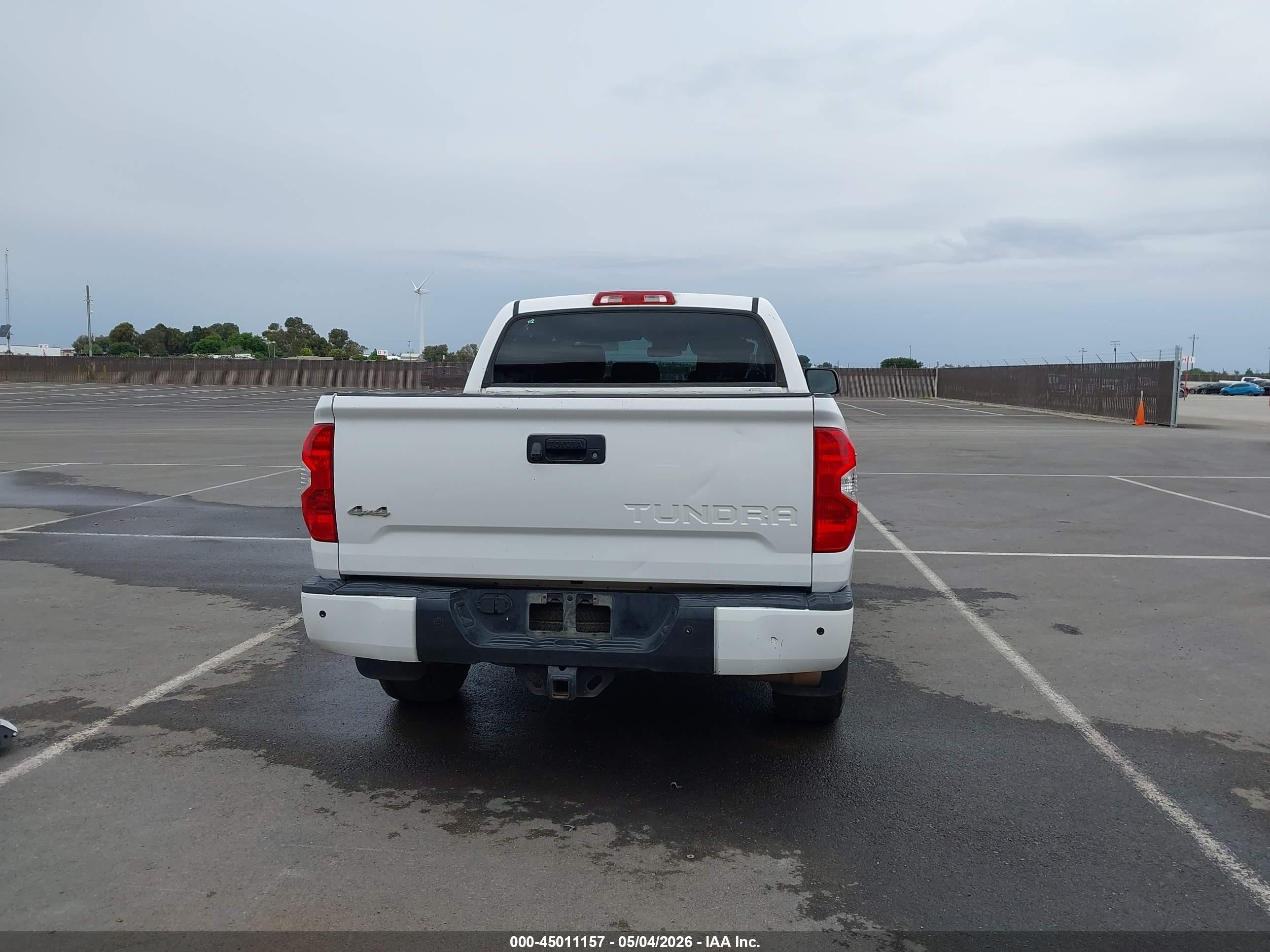 2018 Toyota Tundra Sr5 5.7l V8 Белый vin: 5TFDY5F14JX699231