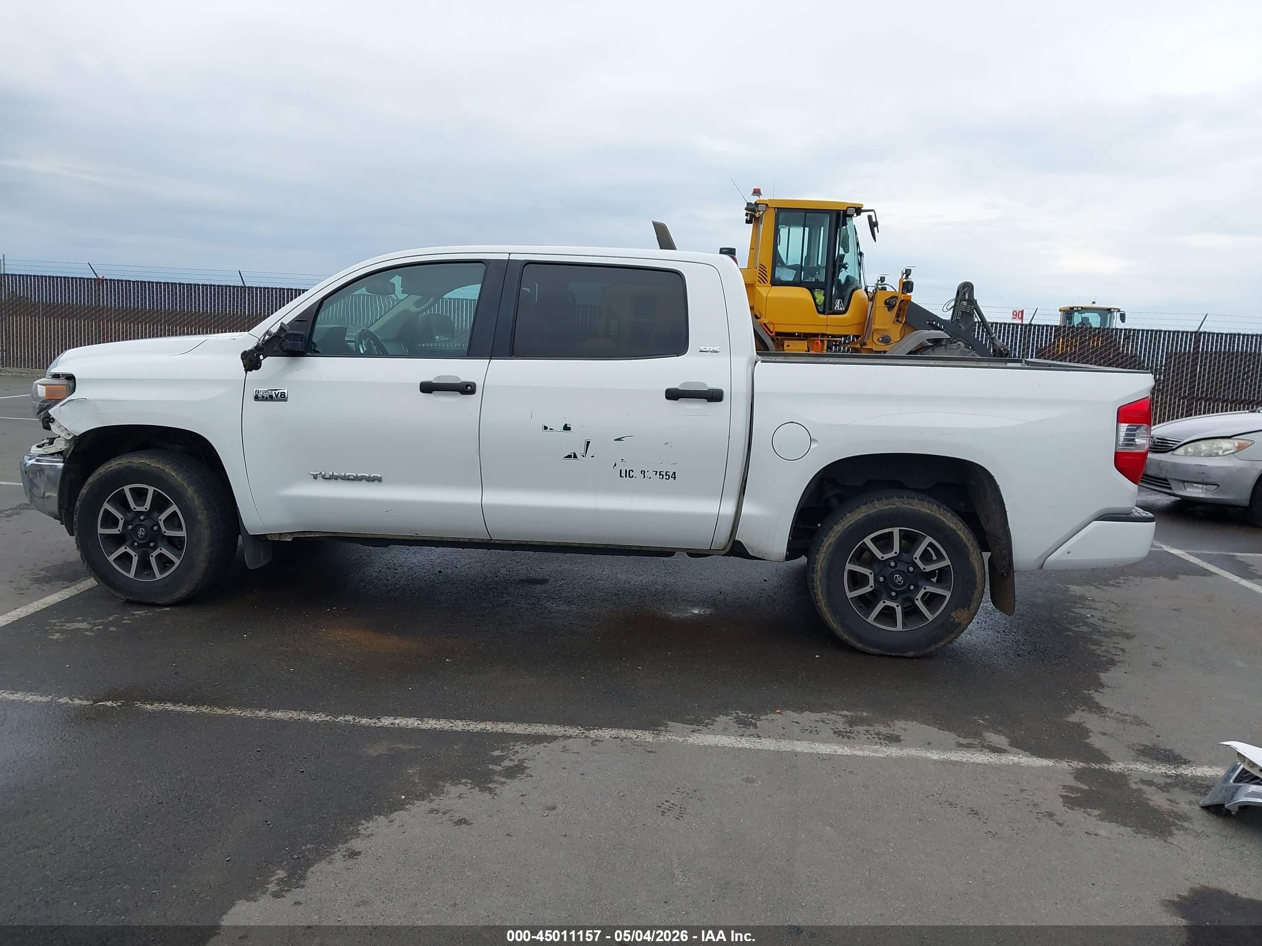 2018 Toyota Tundra Sr5 5.7l V8 Белый vin: 5TFDY5F14JX699231
