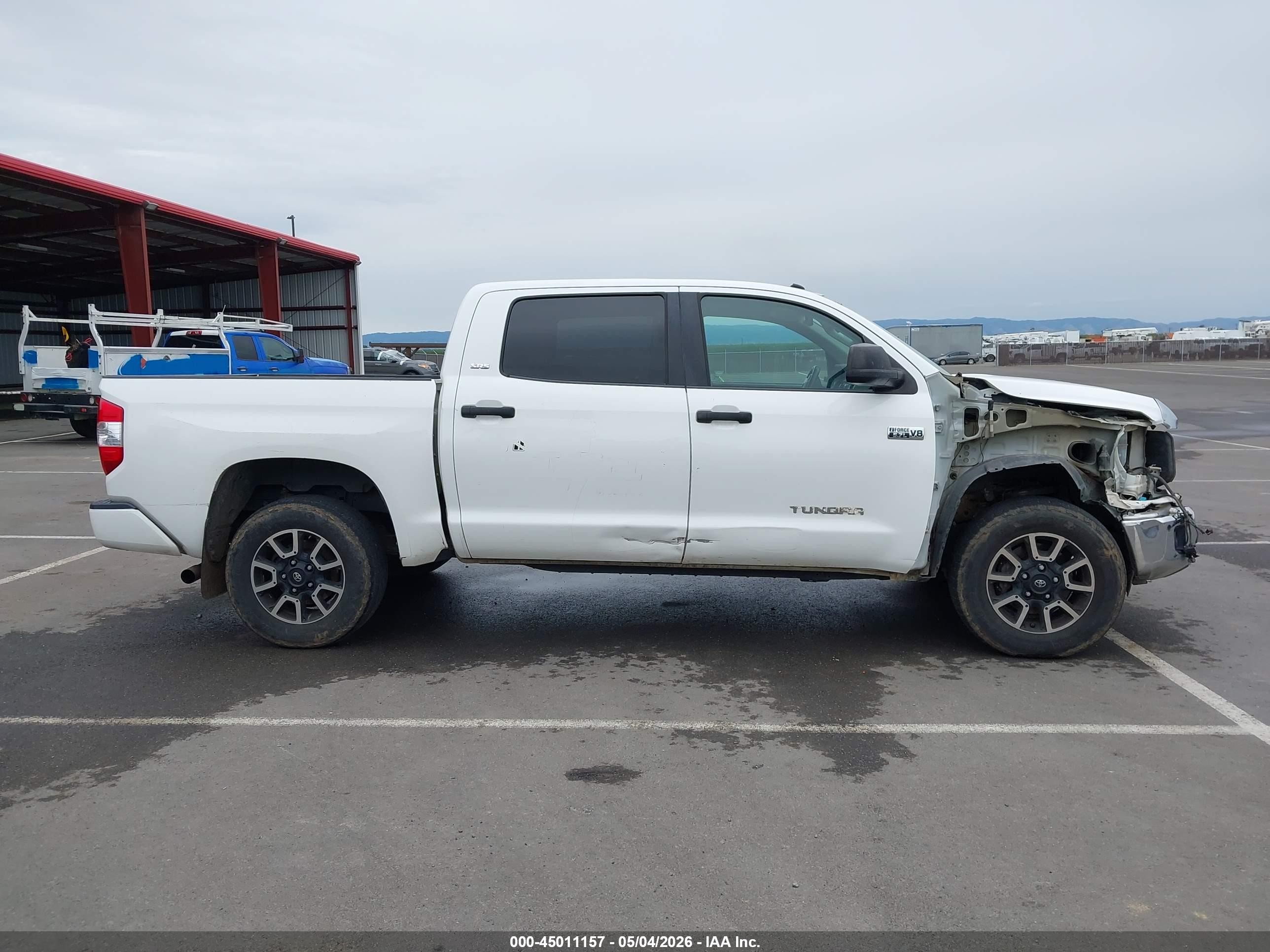 2018 Toyota Tundra Sr5 5.7l V8 Белый vin: 5TFDY5F14JX699231