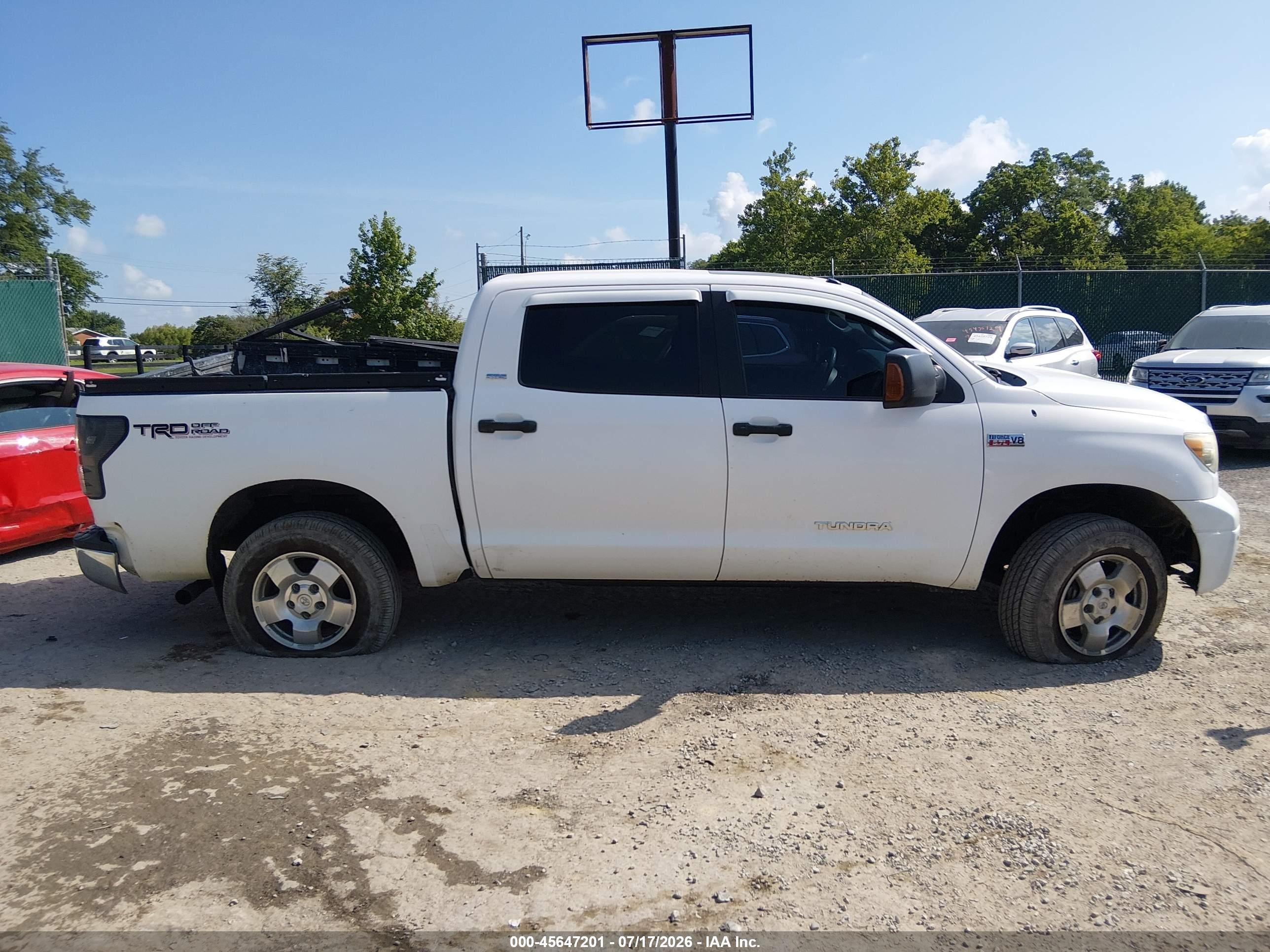 2011 Toyota Tundra Sr5 5.7l V8 White vin: 5TFDY5F16BX180957