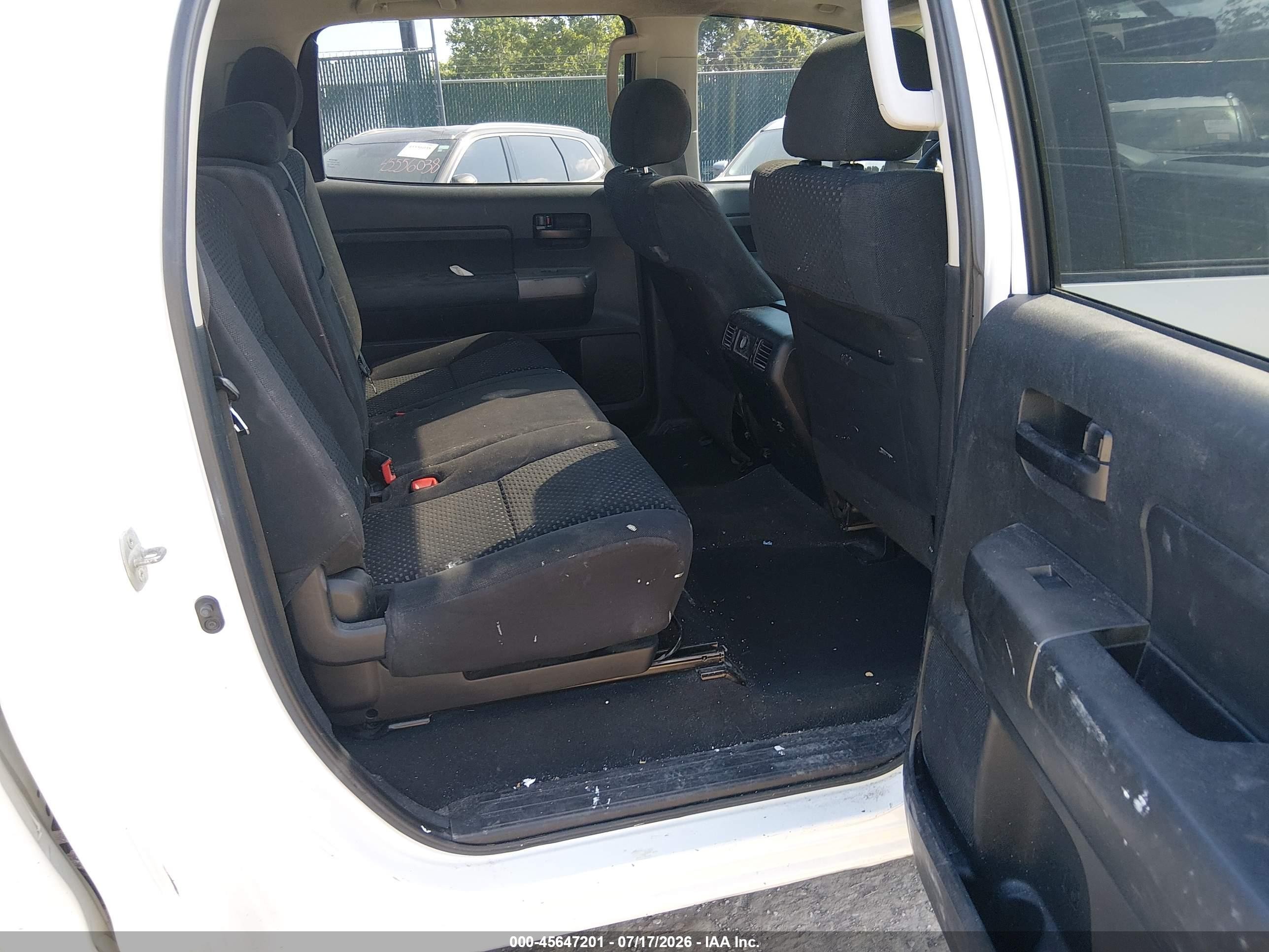 2011 Toyota Tundra Sr5 5.7l V8 White vin: 5TFDY5F16BX180957