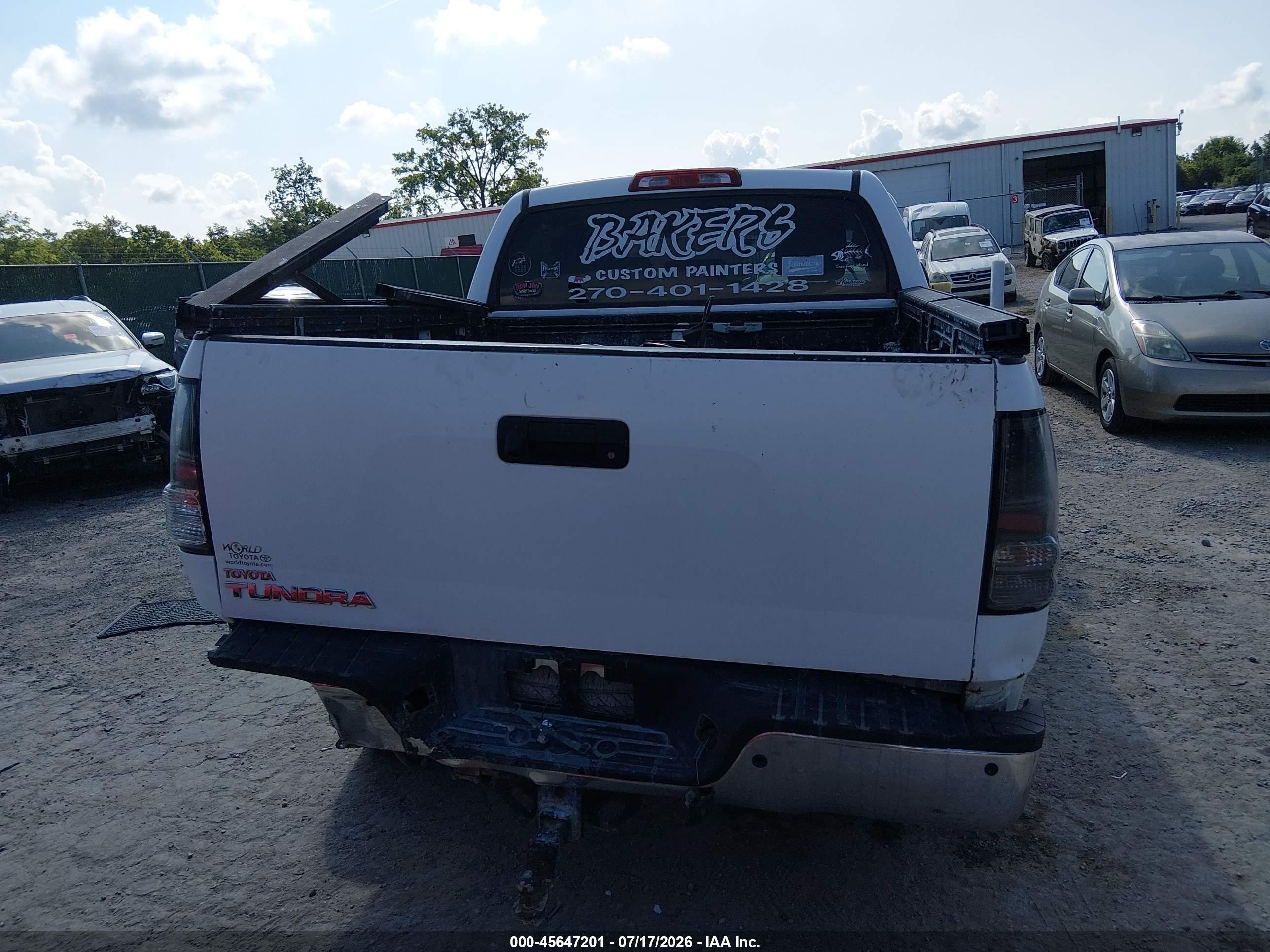 2011 Toyota Tundra Sr5 5.7l V8 White vin: 5TFDY5F16BX180957