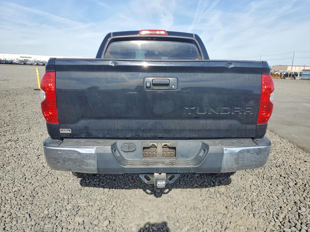 2014 Toyota Tundra Crewmax Sr5 Black vin: 5TFDY5F17EX392092