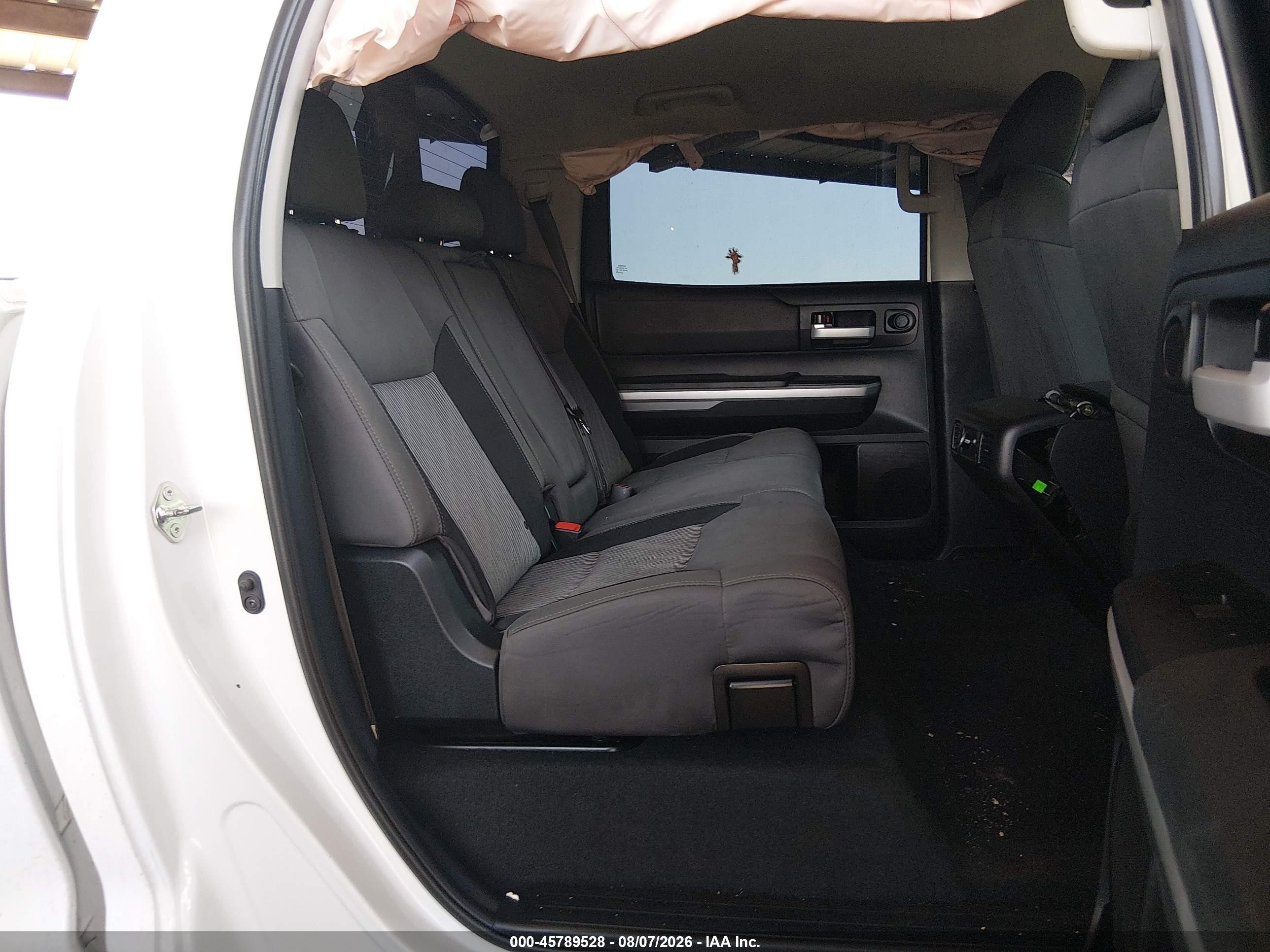 2015 Toyota Tundra Sr5 5.7l V8 White vin: 5TFDY5F17FX468718